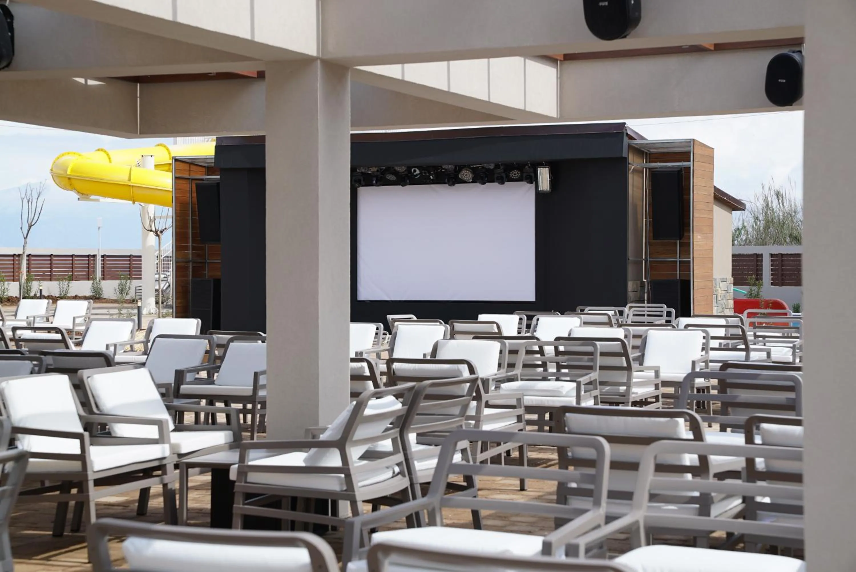 Karaoke in Almyros Beach