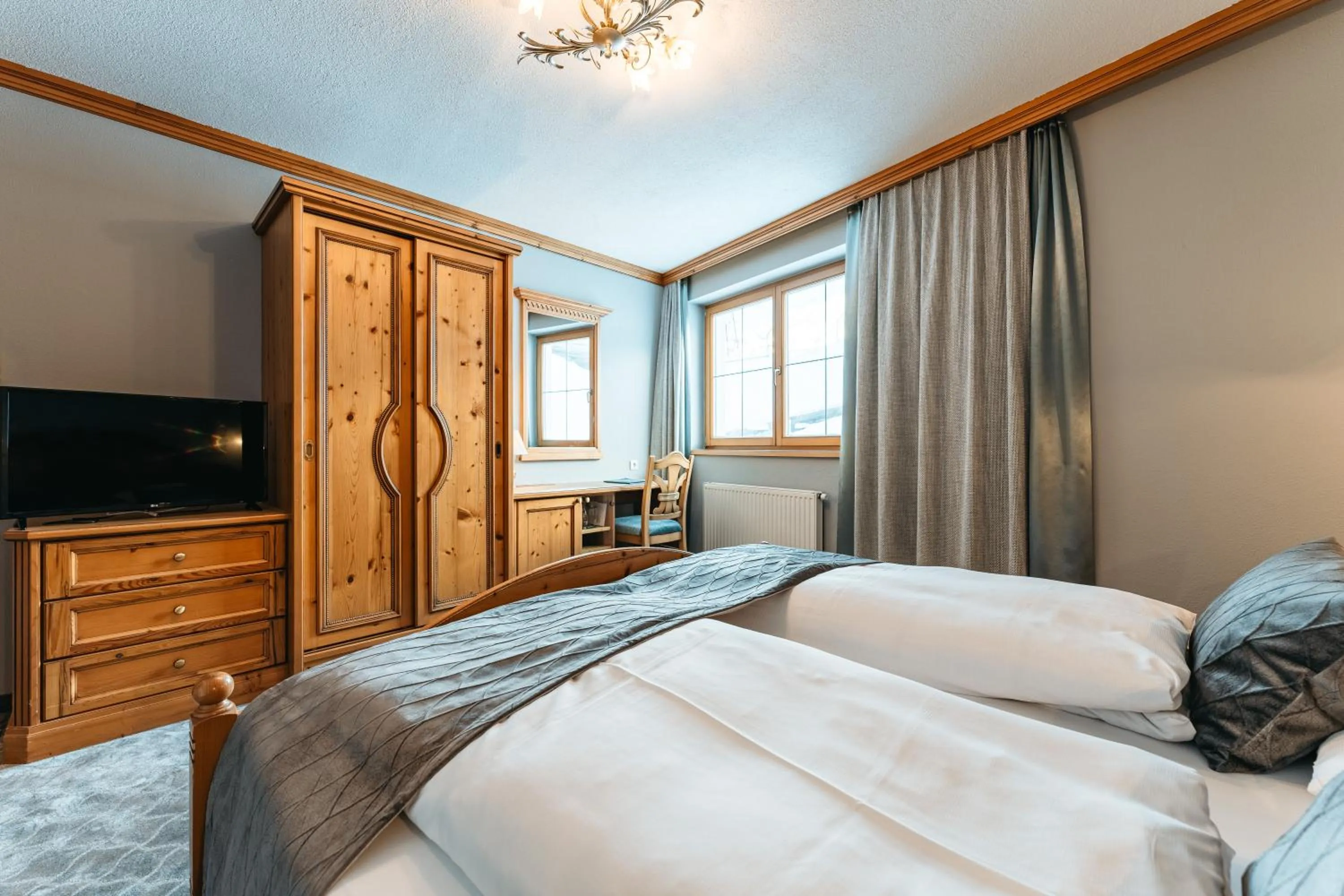 Photo of the whole room, Bed in Hotel Maiensee