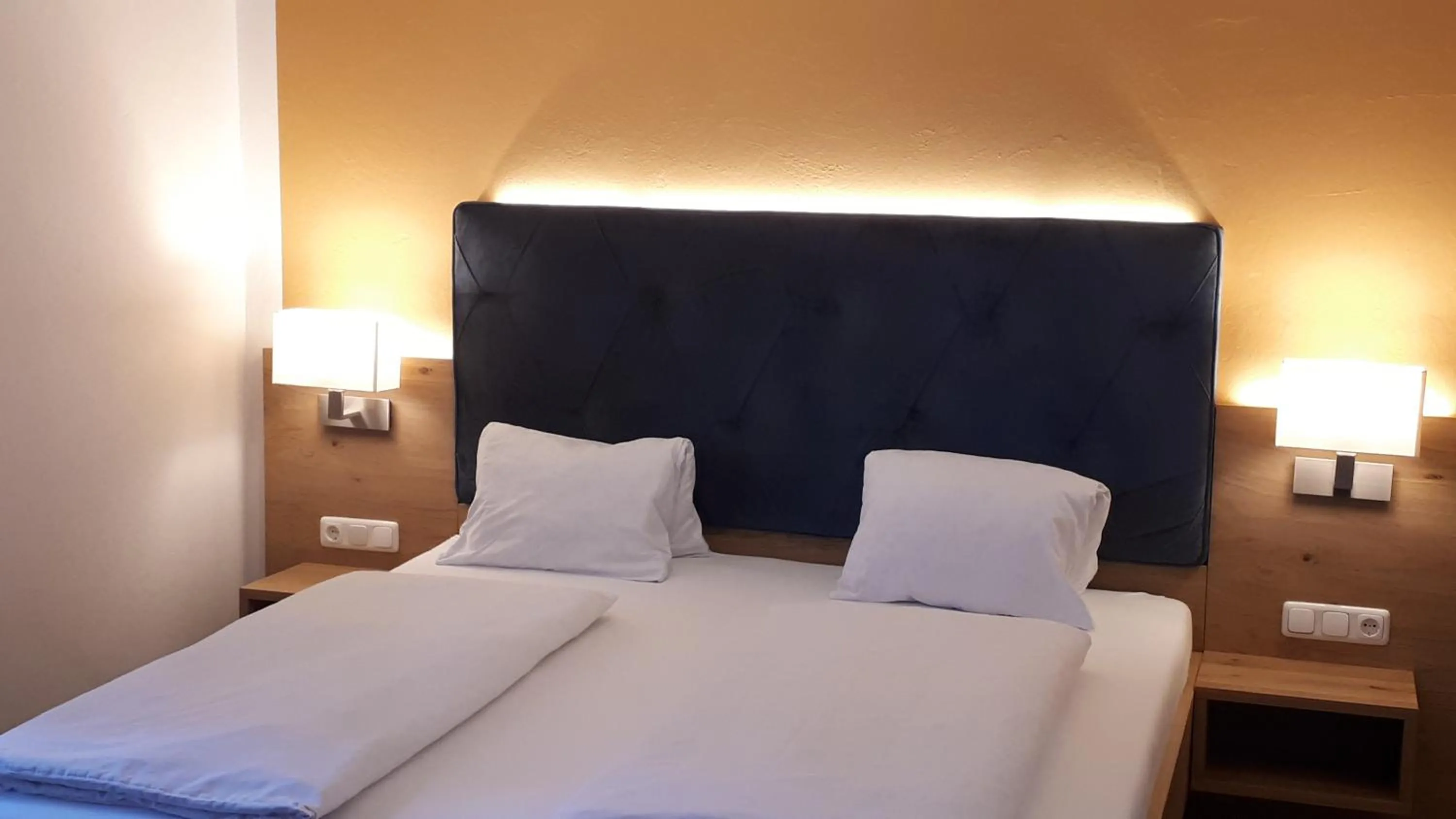 Photo of the whole room, Bed in Pension Irlingerhof