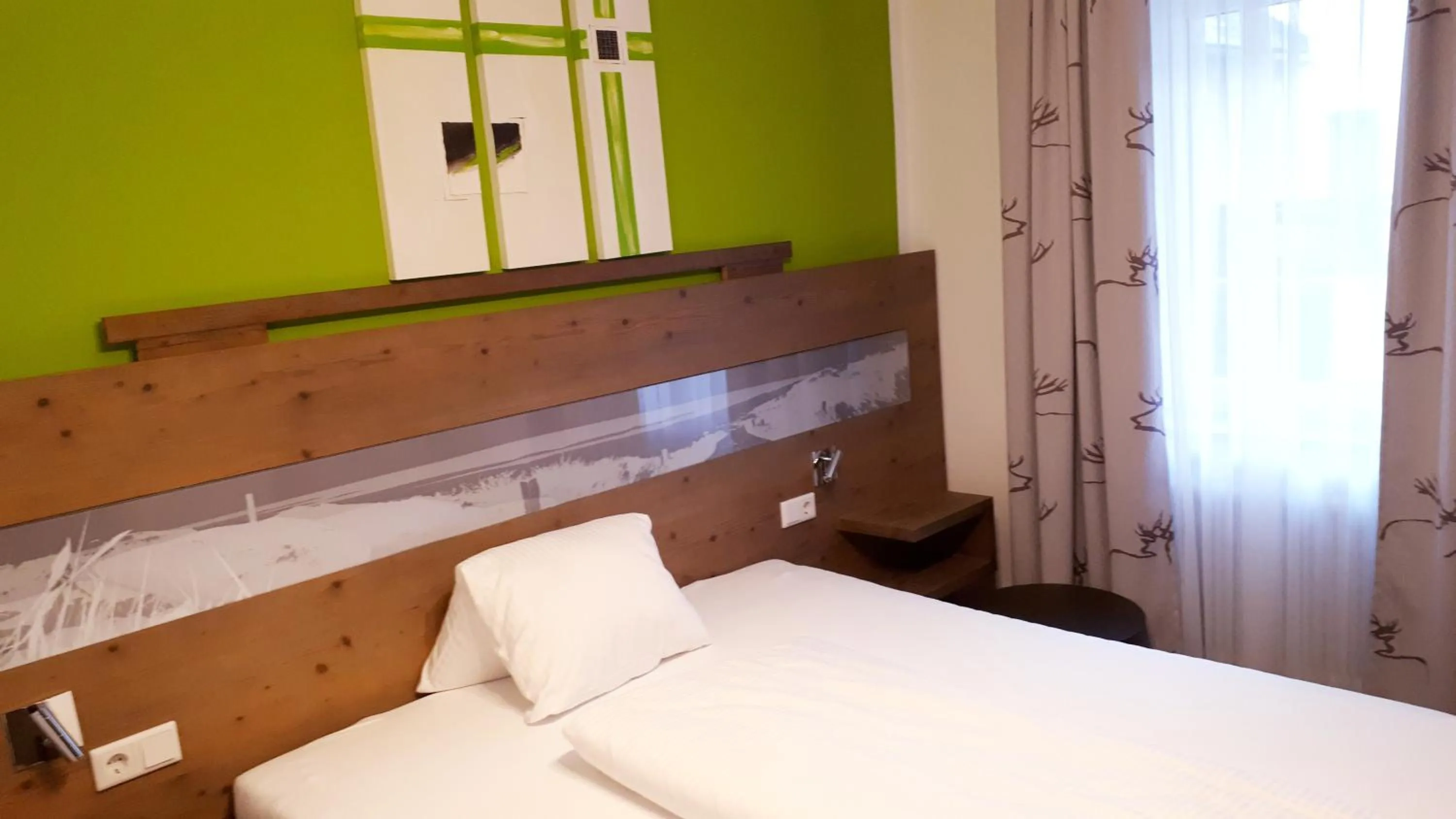 Photo of the whole room, Bed in Pension Irlingerhof