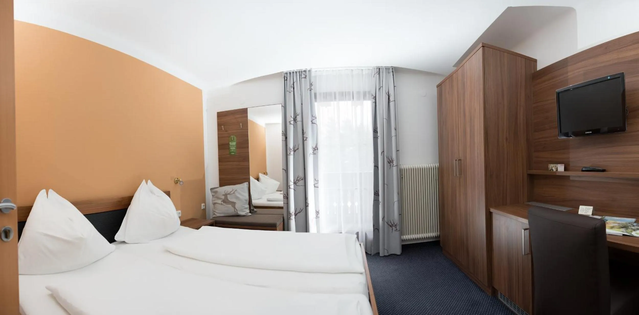 Photo of the whole room, Bed in Pension Irlingerhof
