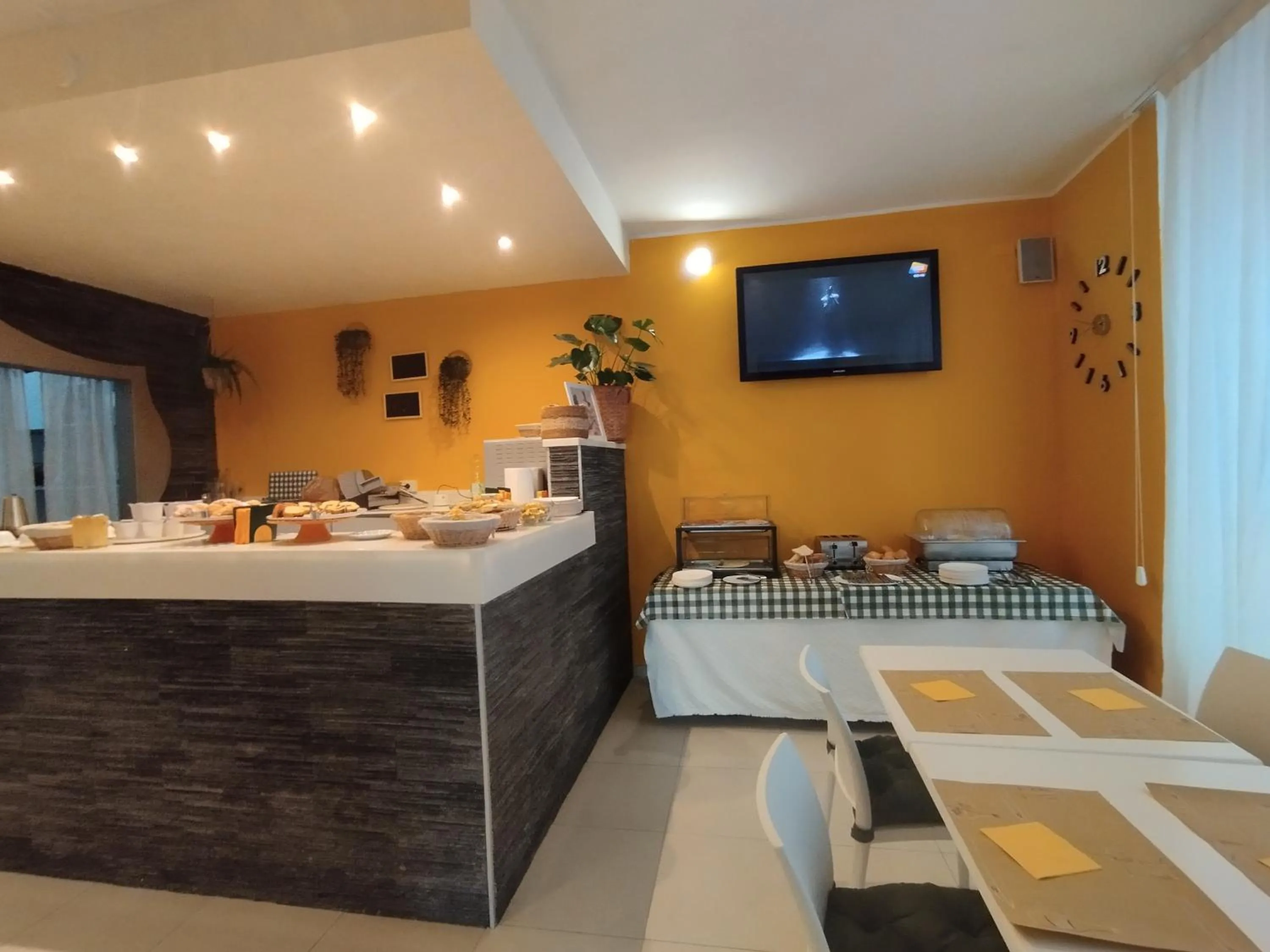 Breakfast in Happy Hotel Atelier Gardone Riviera Centro & Spa