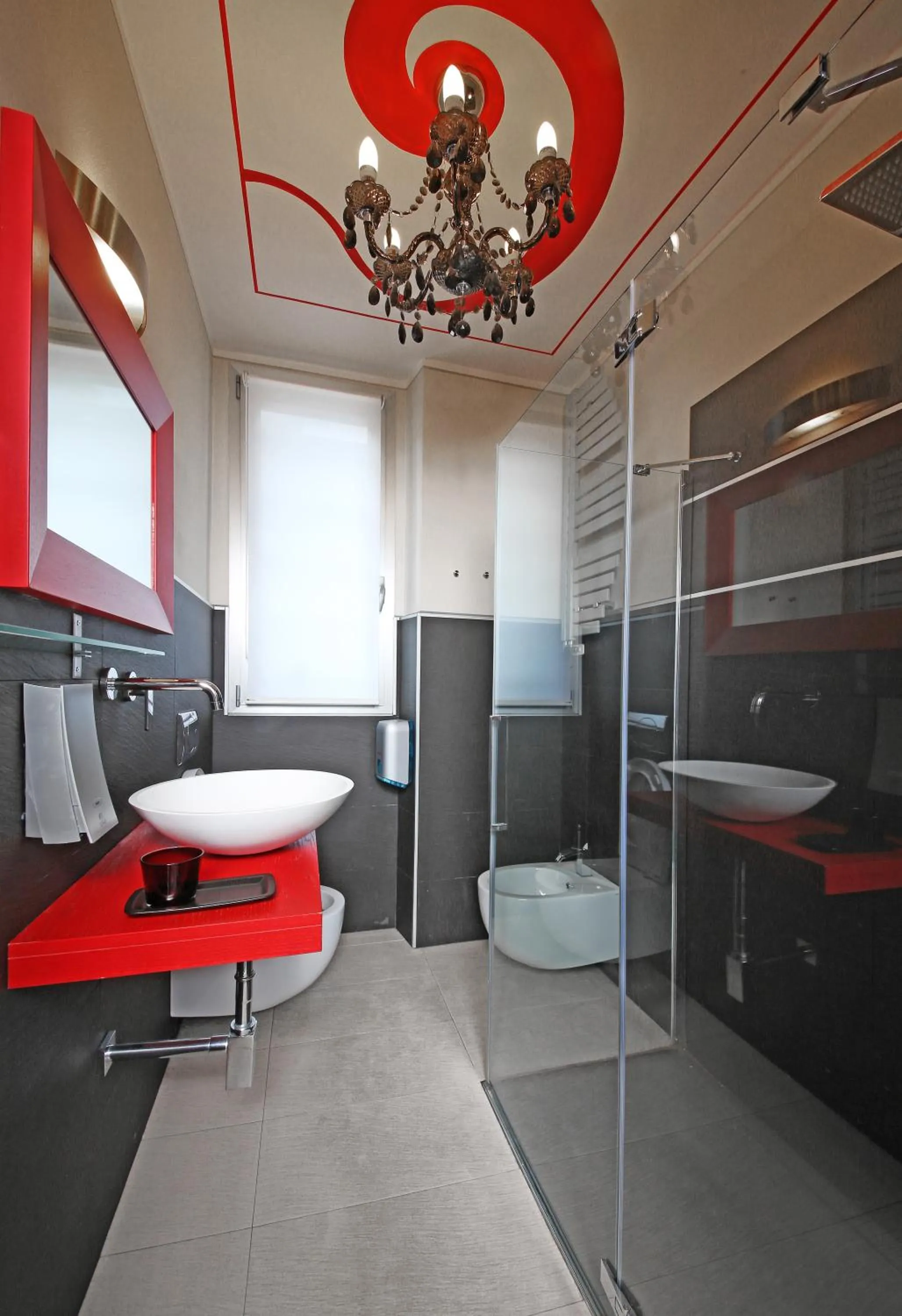 Bathroom in Happy Hotel Atelier Gardone Riviera Centro & Spa