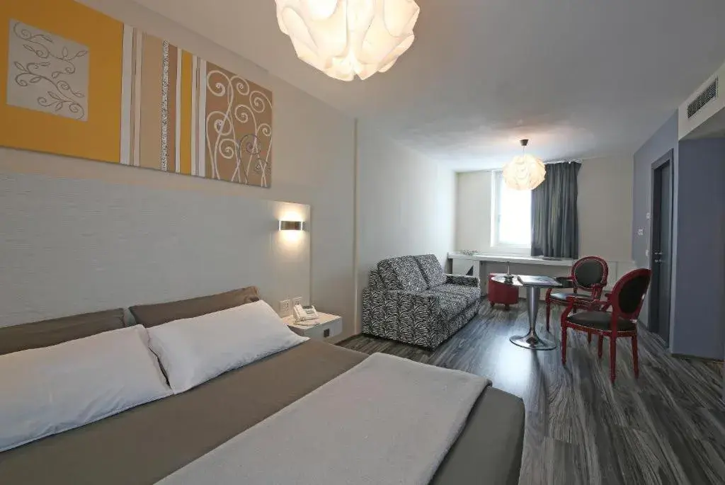 Family Junior Suite in Happy Hotel Atelier Gardone Riviera Centro & Spa Family Junior Suite in Happy Hotel Atelier Gardone Riviera Centro & Spa