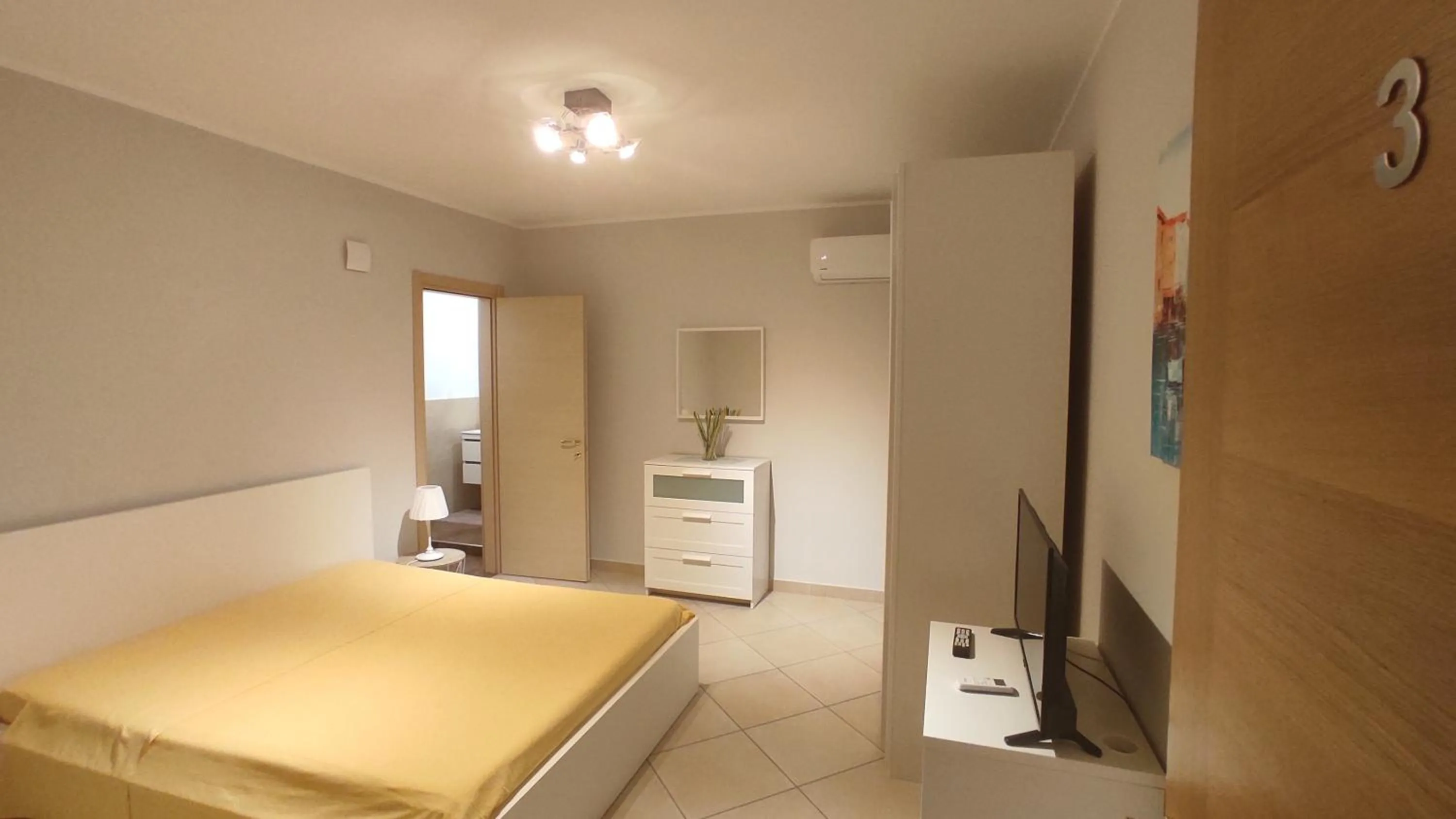 Photo of the whole room, Bed in Villa Feluchia Tra Il Mare E Il Vulcano