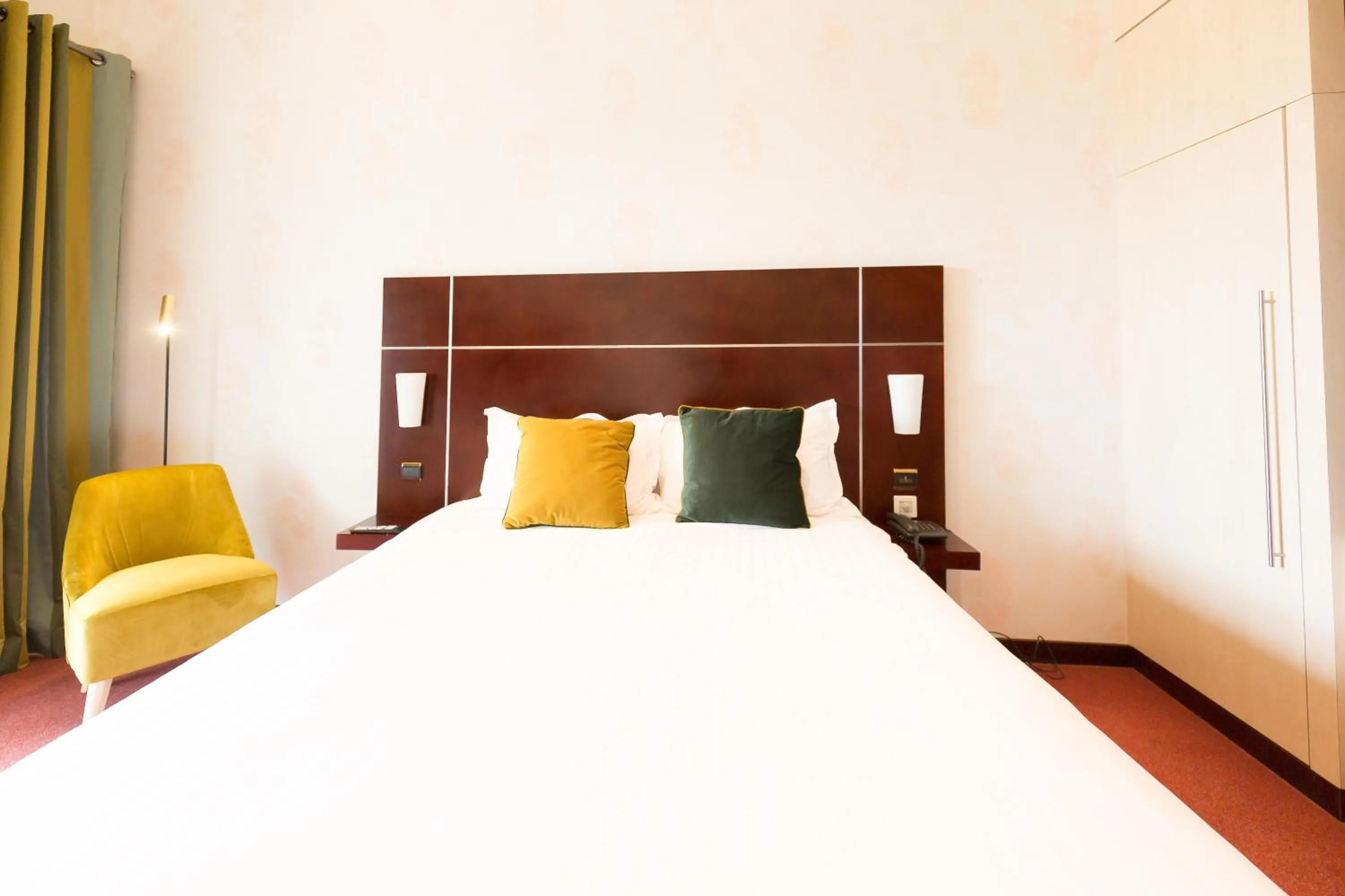 Photo of the whole room, Bed in Hôtel du Casino de Capvern