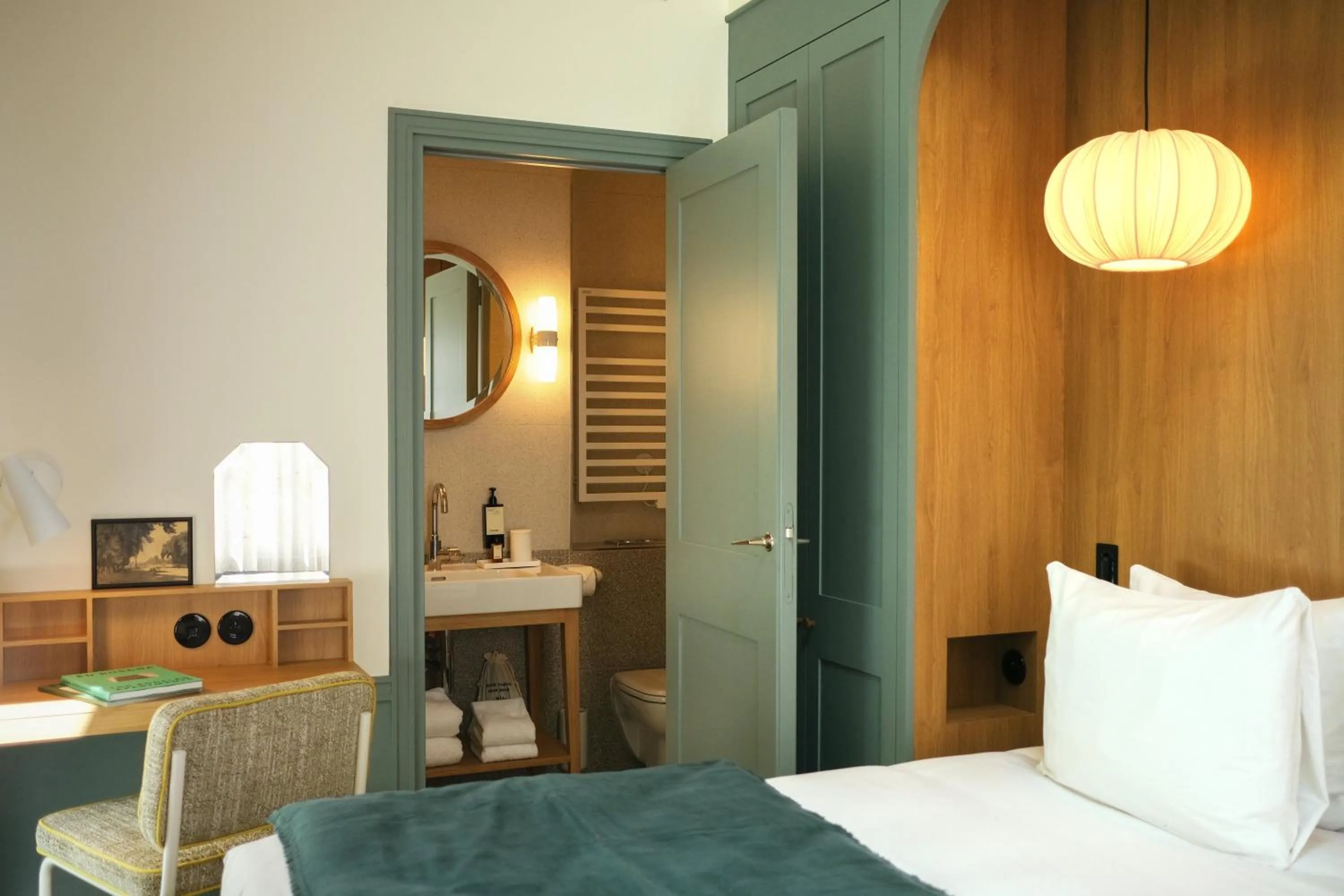 Bedroom, Bed in Hôtel Casimir