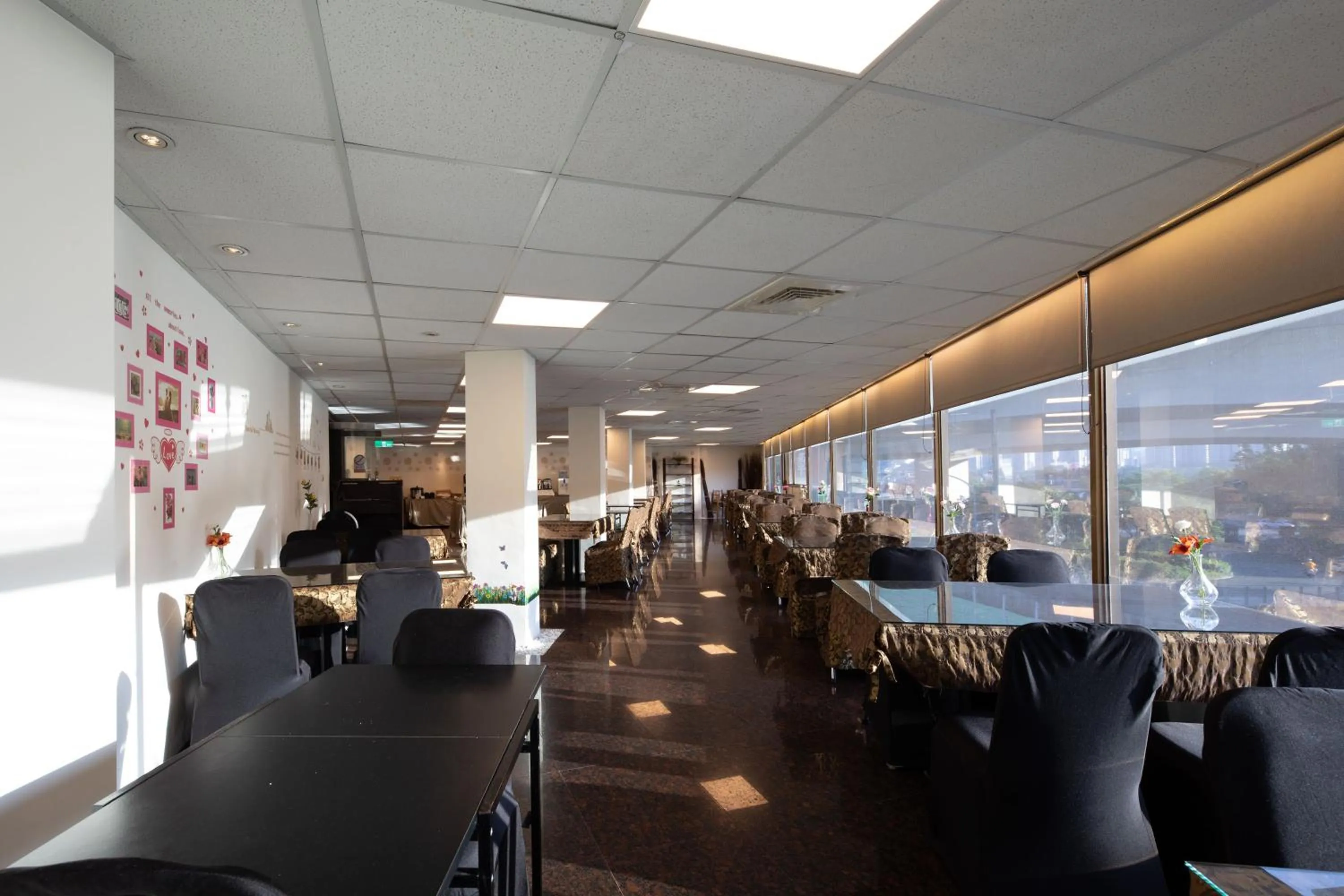 Restaurant/places to eat in Bitan Hotel