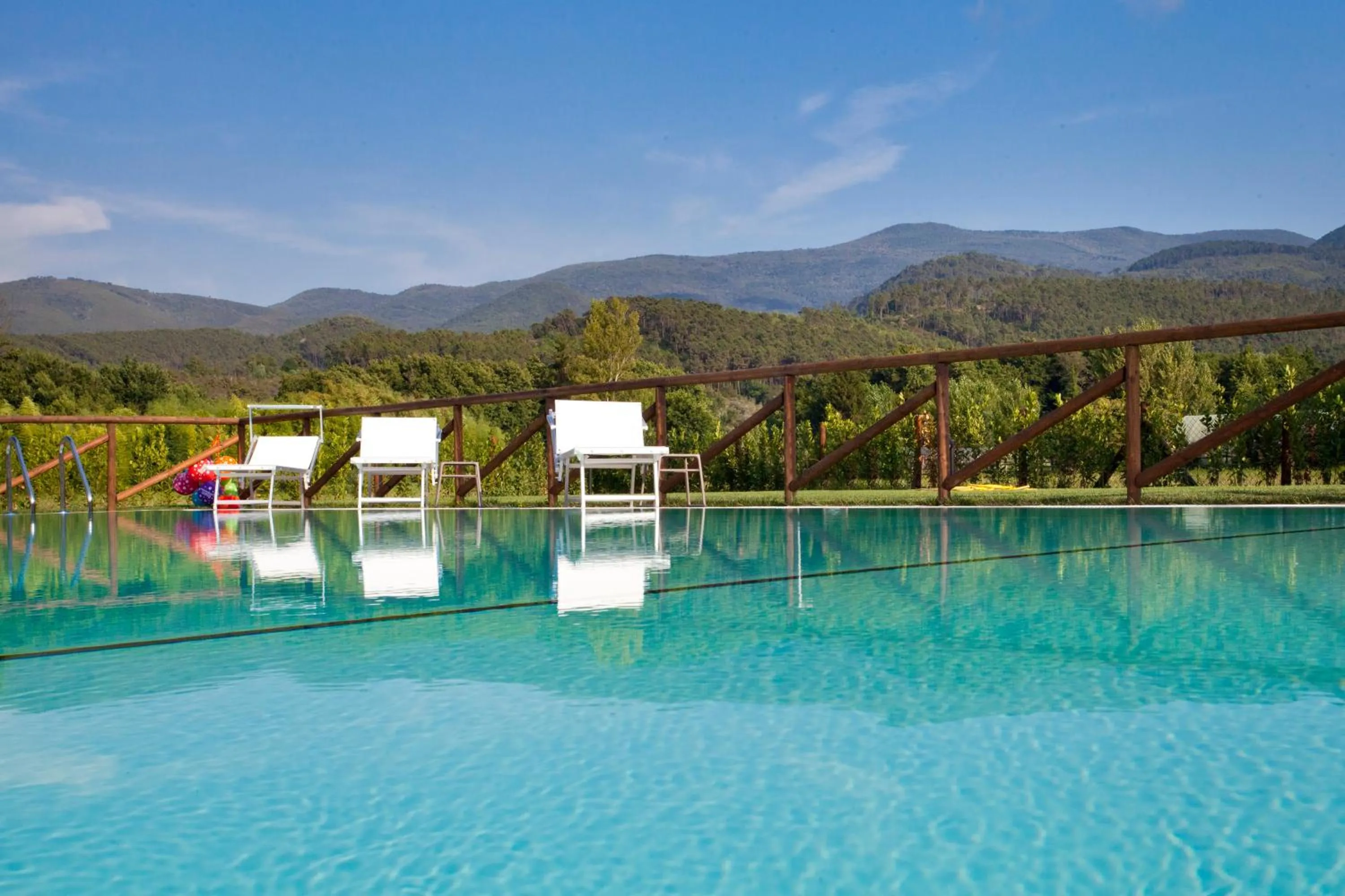Swimming pool in Tenuta San Giovanni Lucca