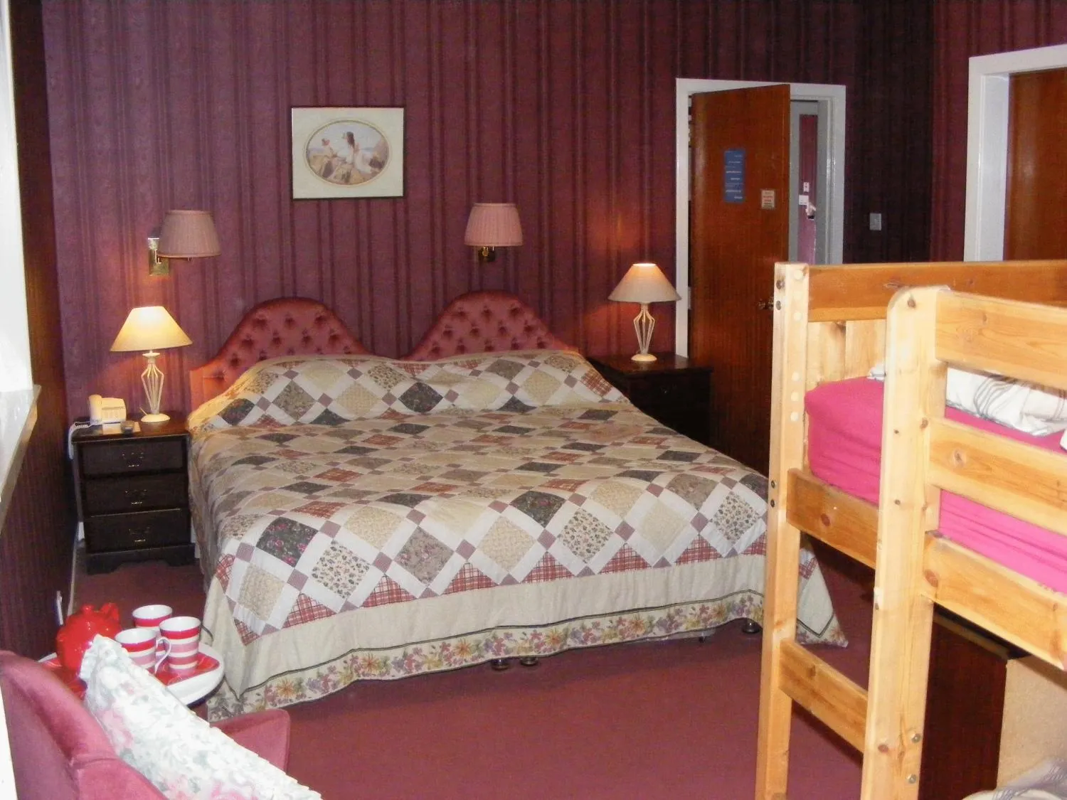 Photo of the whole room, Bed in Gairloch Highland Lodge