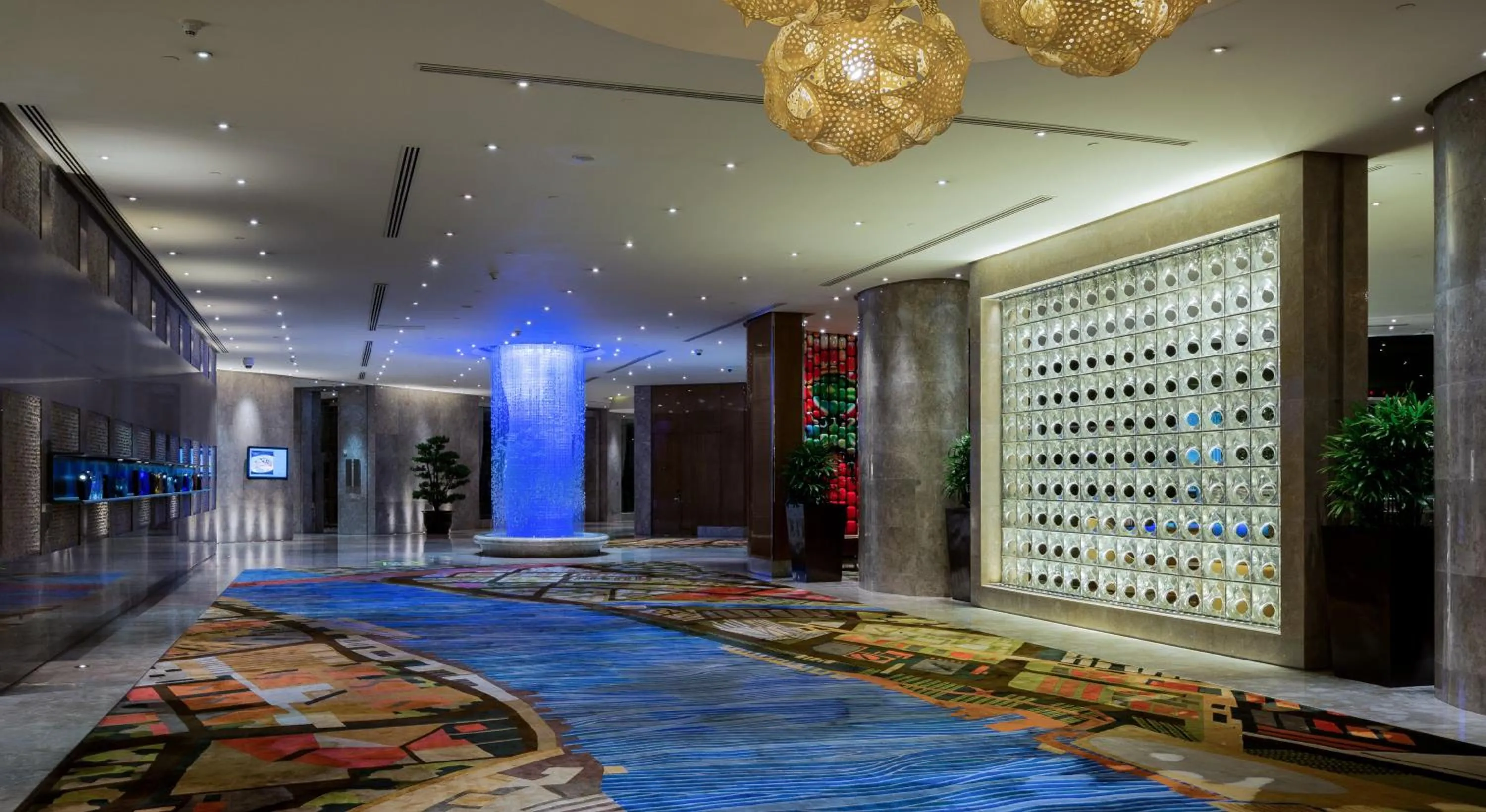 Property building in InterContinental Shanghai Expo by IHG - Huangpu Riverview, 3KM to the Bund & Lujiazui, Near 2 Major Exhibition Centers, Onsite Currency Exchange