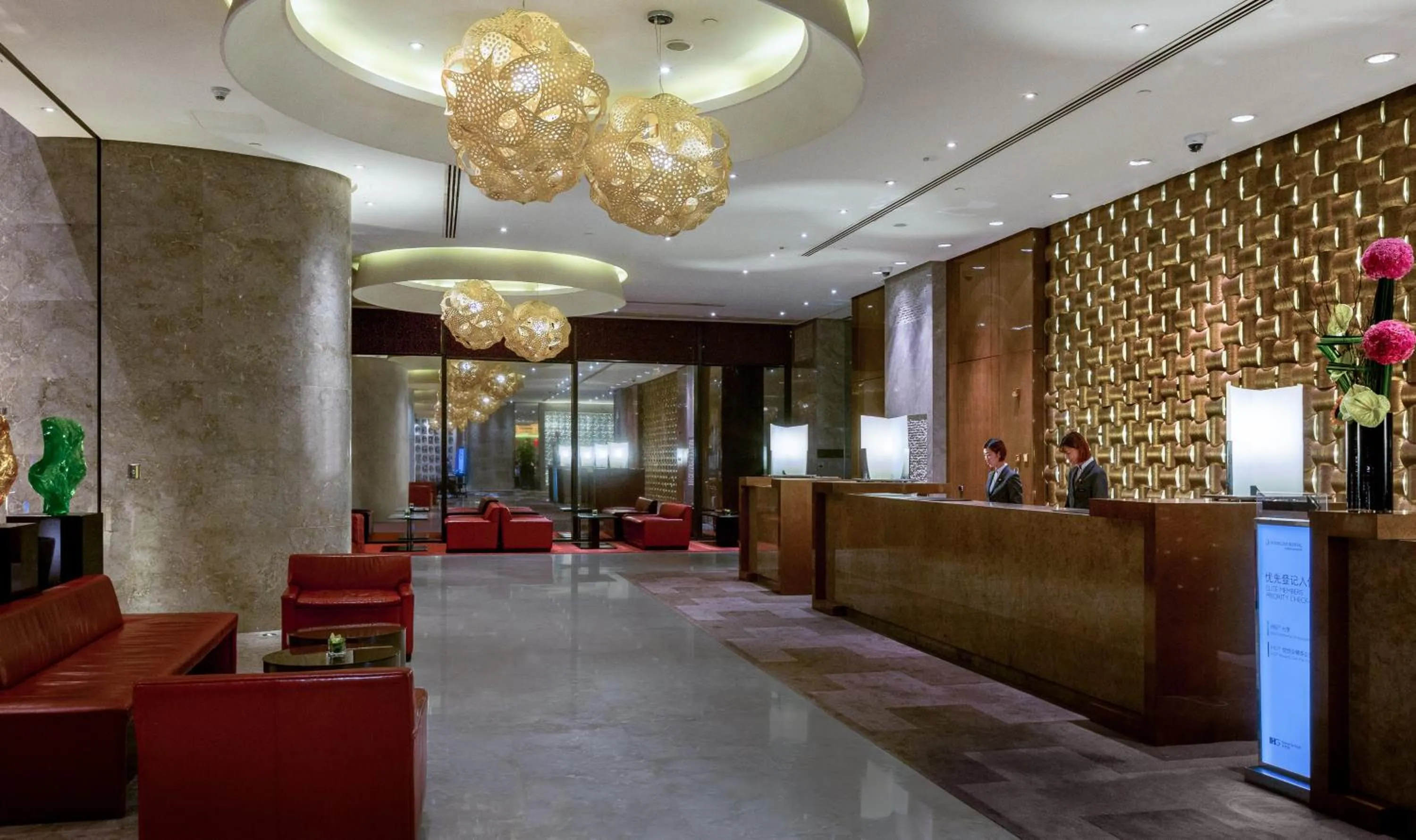 Property building in InterContinental Shanghai Expo by IHG - Huangpu Riverview, 3KM to the Bund & Lujiazui, Near 2 Major Exhibition Centers, Onsite Currency Exchange