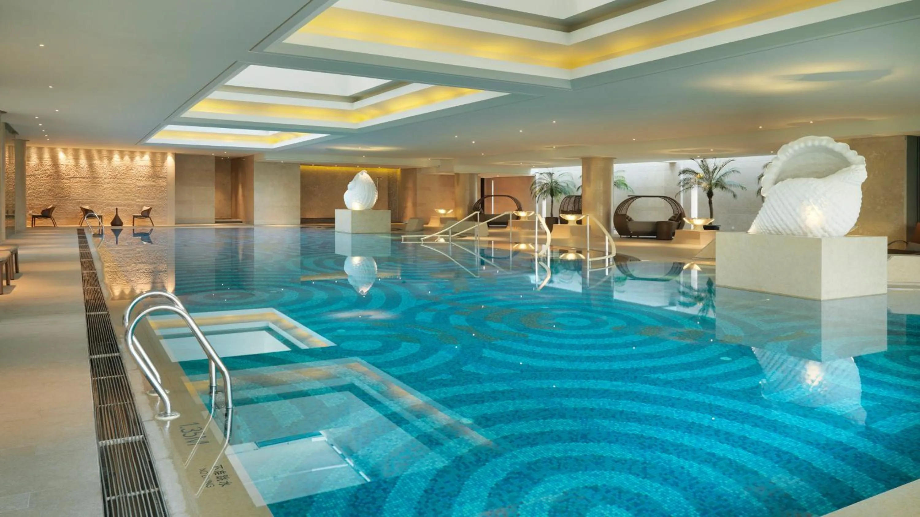 Swimming pool in InterContinental Shanghai Expo by IHG - Huangpu Riverview, 3KM to the Bund & Lujiazui, Near 2 Major Exhibition Centers, Onsite Currency Exchange