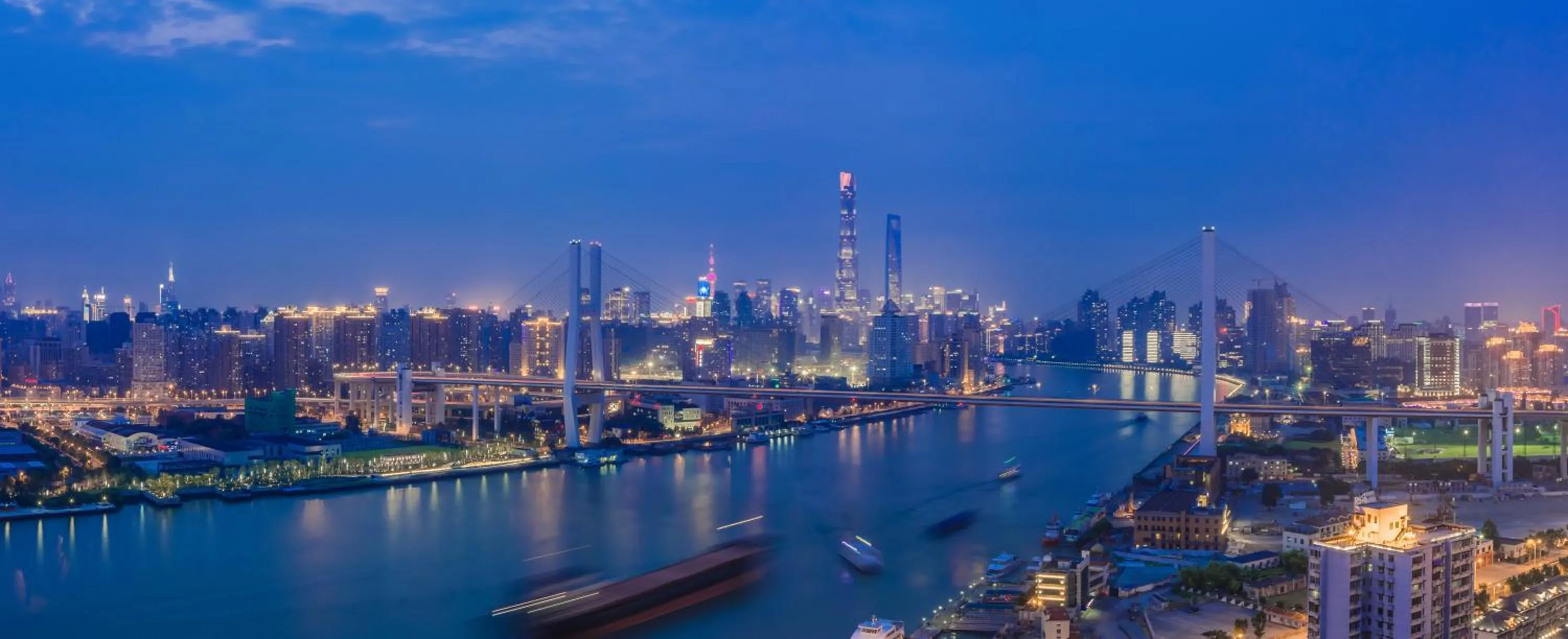 Property building in InterContinental Shanghai Expo by IHG - Huangpu Riverview, 3KM to the Bund & Lujiazui, Near 2 Major Exhibition Centers, Onsite Currency Exchange