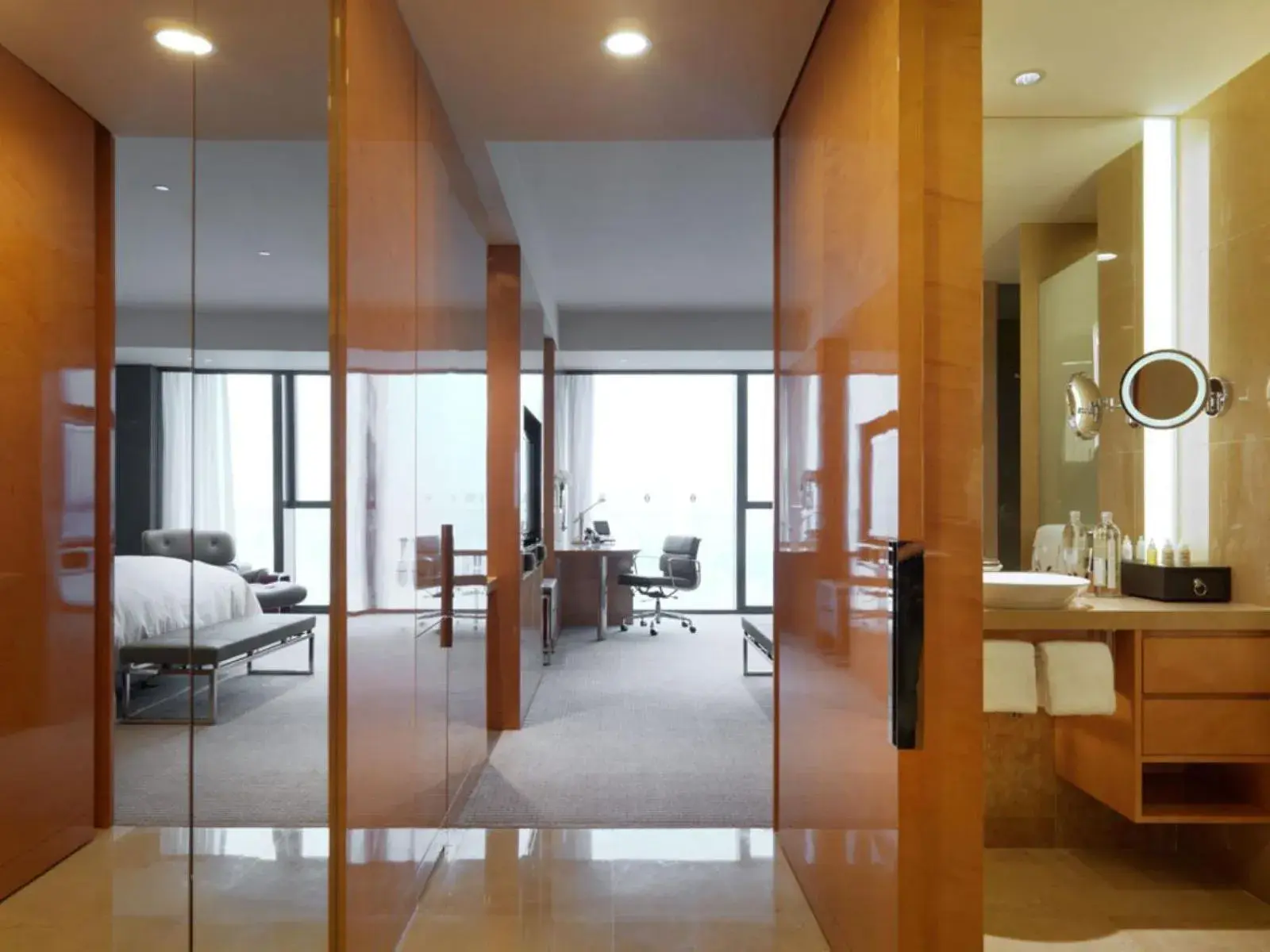 Classic King Room with River View - High Floor in InterContinental Shanghai Expo by IHG - Huangpu Riverview, 3KM to the Bund & Lujiazui, Near 2 Major Exhibition Centers, Onsite Currency Exchange Classic King Room with River View - High Floor in InterContinental Shanghai Expo by IHG - Huangpu Riverview, 3KM to the Bund & Lujiazui, Near 2 Major Exhibition Centers, Onsite Currency Exchange