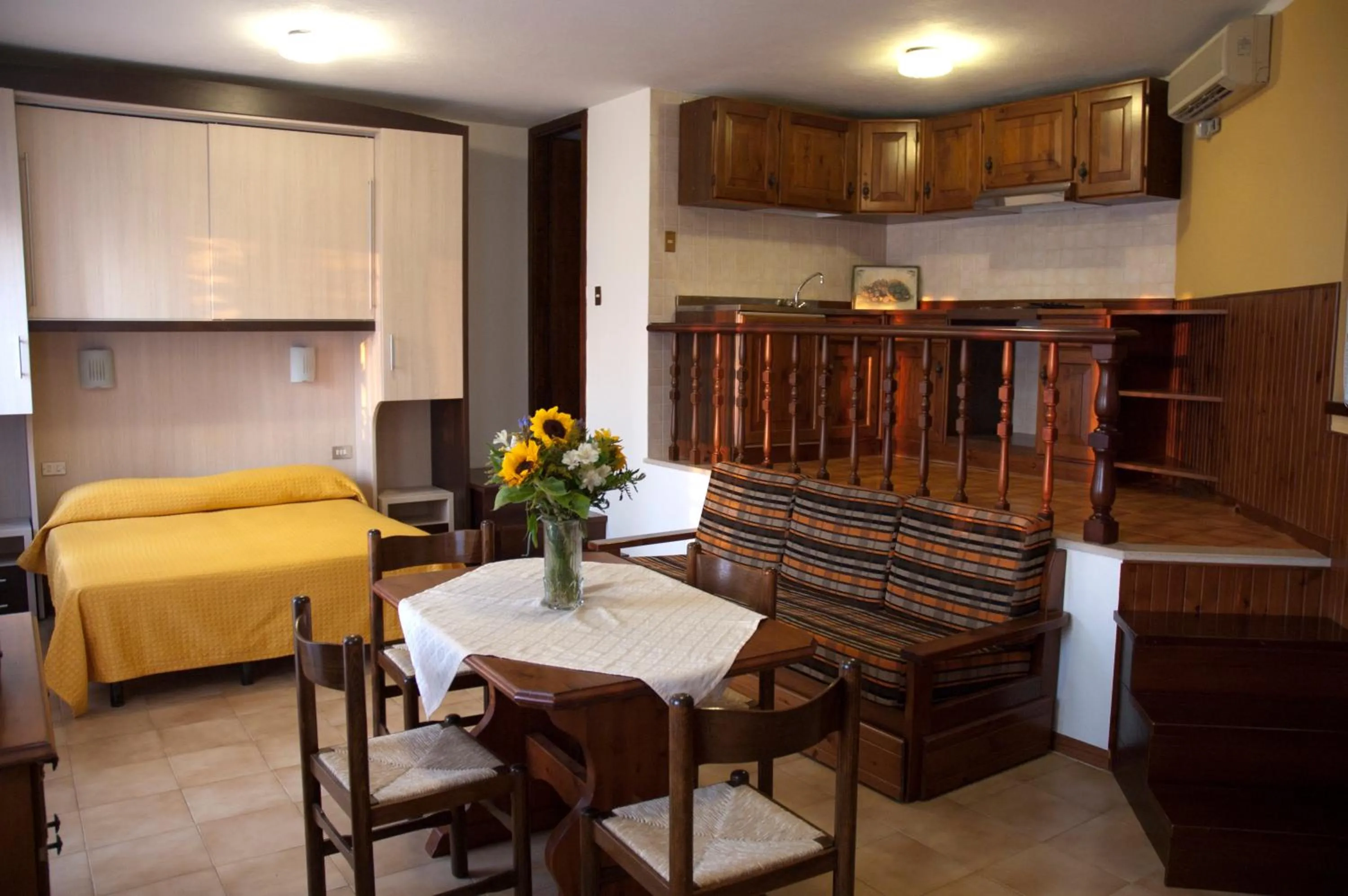 Coffee/tea facilities, Bed in Hotel Merano