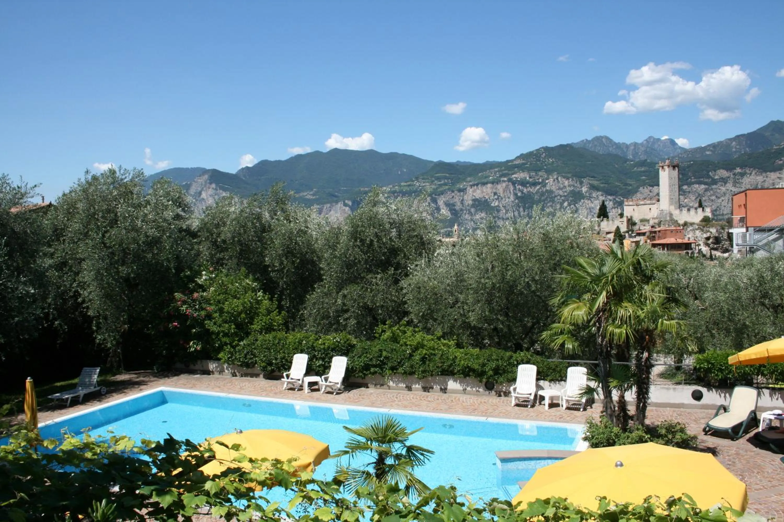 Pool view in Hotel Catullo