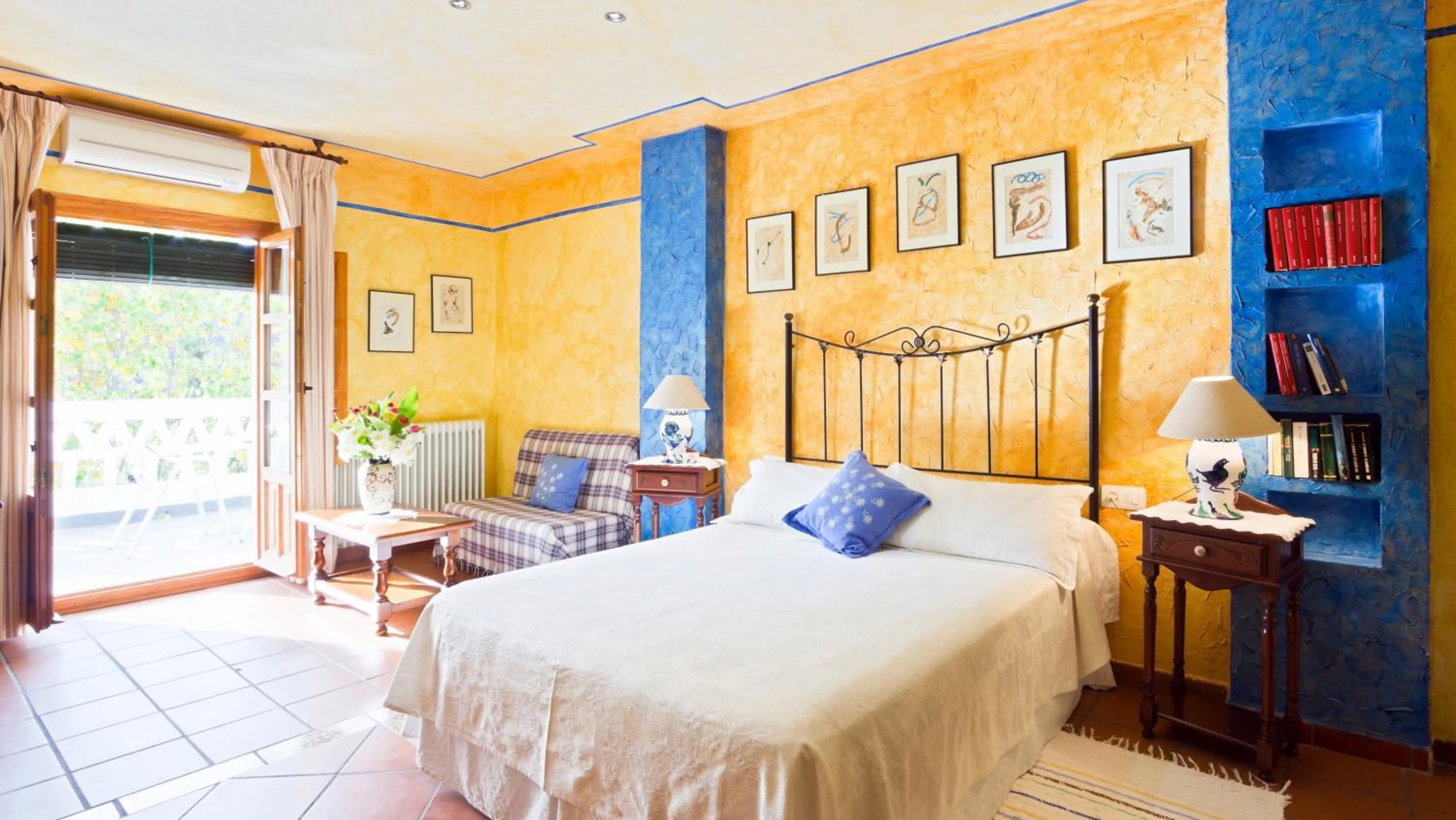 Decorative detail, Bed in Hotel De Mecina Fondales