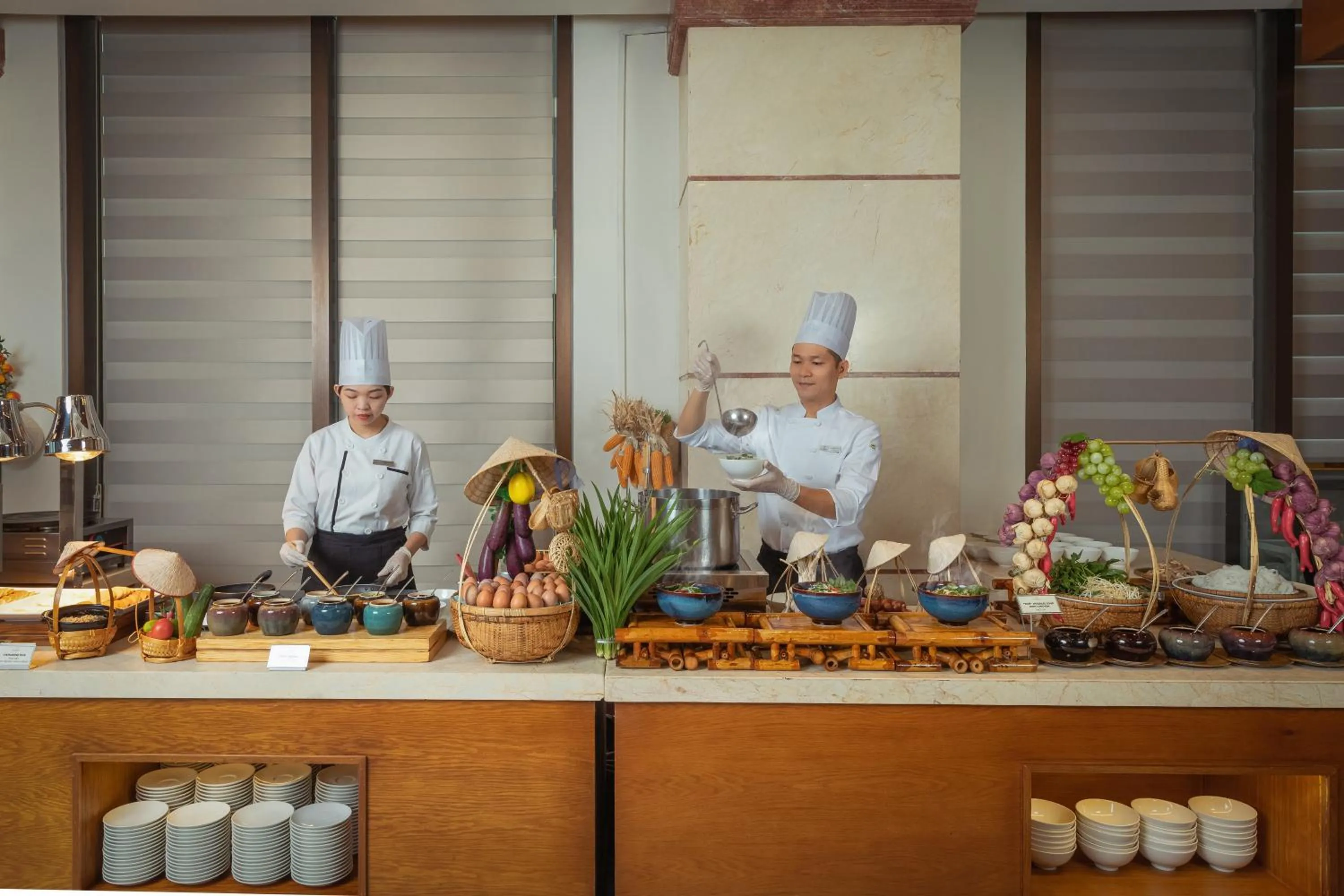 Restaurant/places to eat in Mandila Beach Hotel Danang