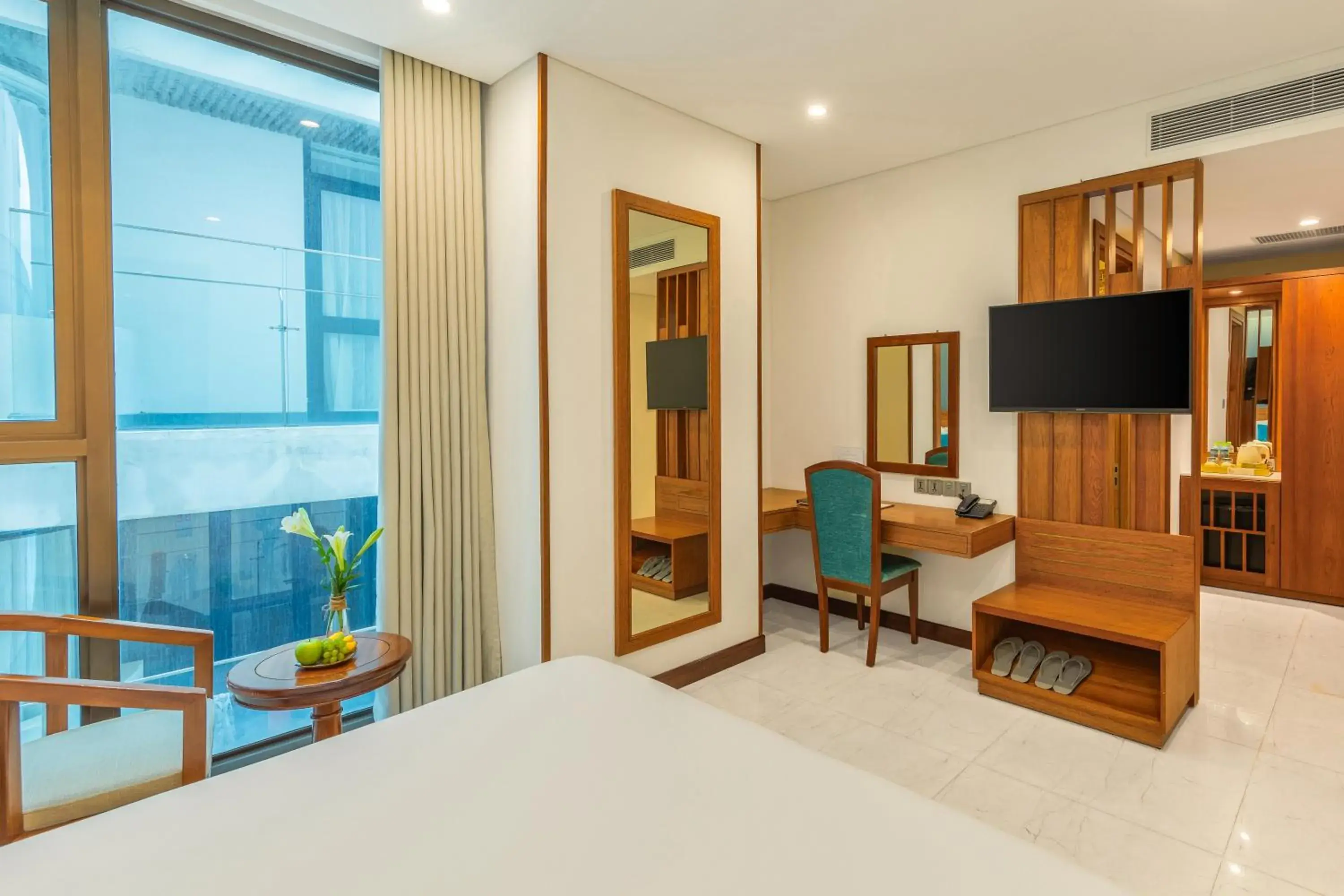 Deluxe King Room in Mandila Beach Hotel Danang Deluxe King Room in Mandila Beach Hotel Danang