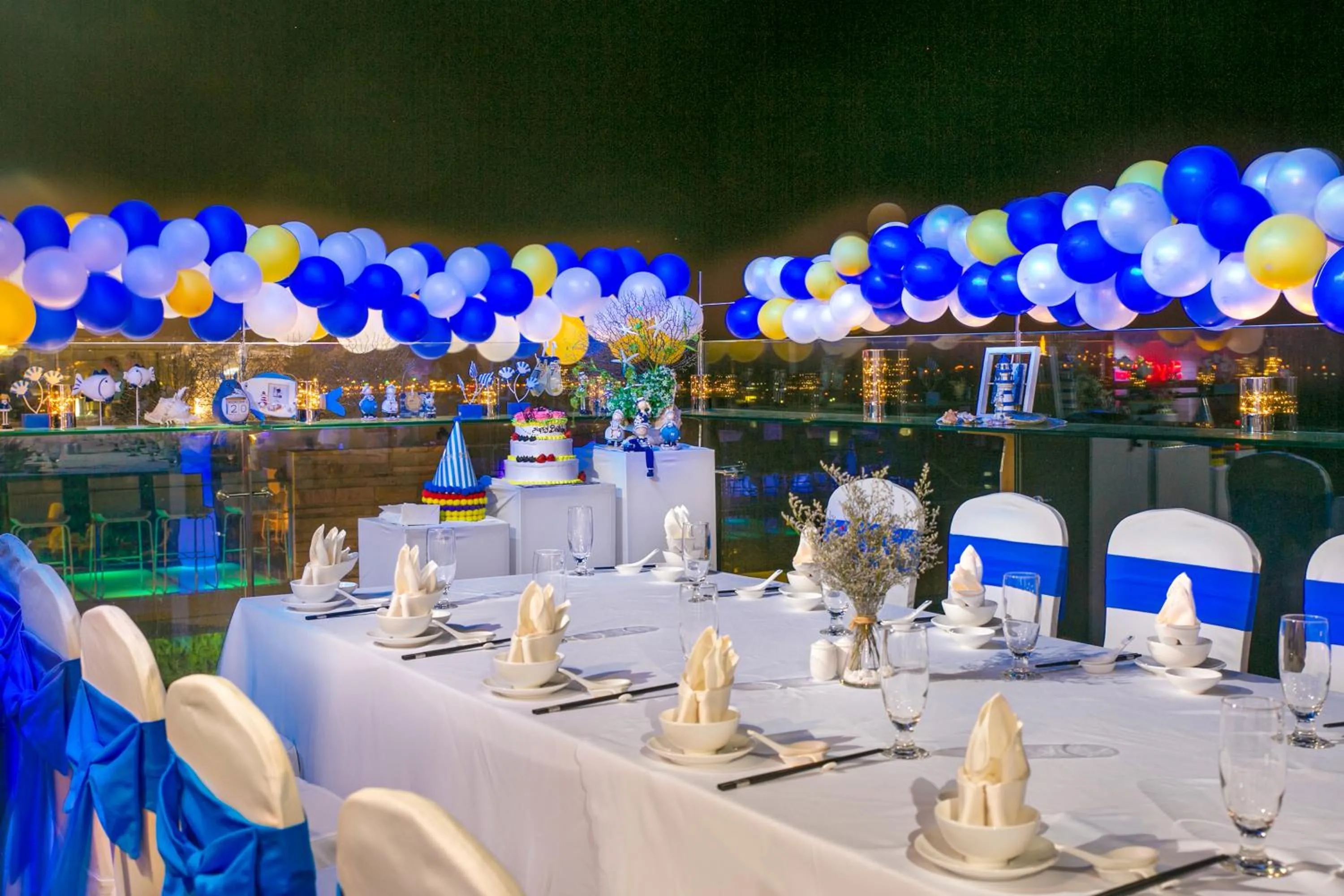 Lounge or bar in Mandila Beach Hotel Danang