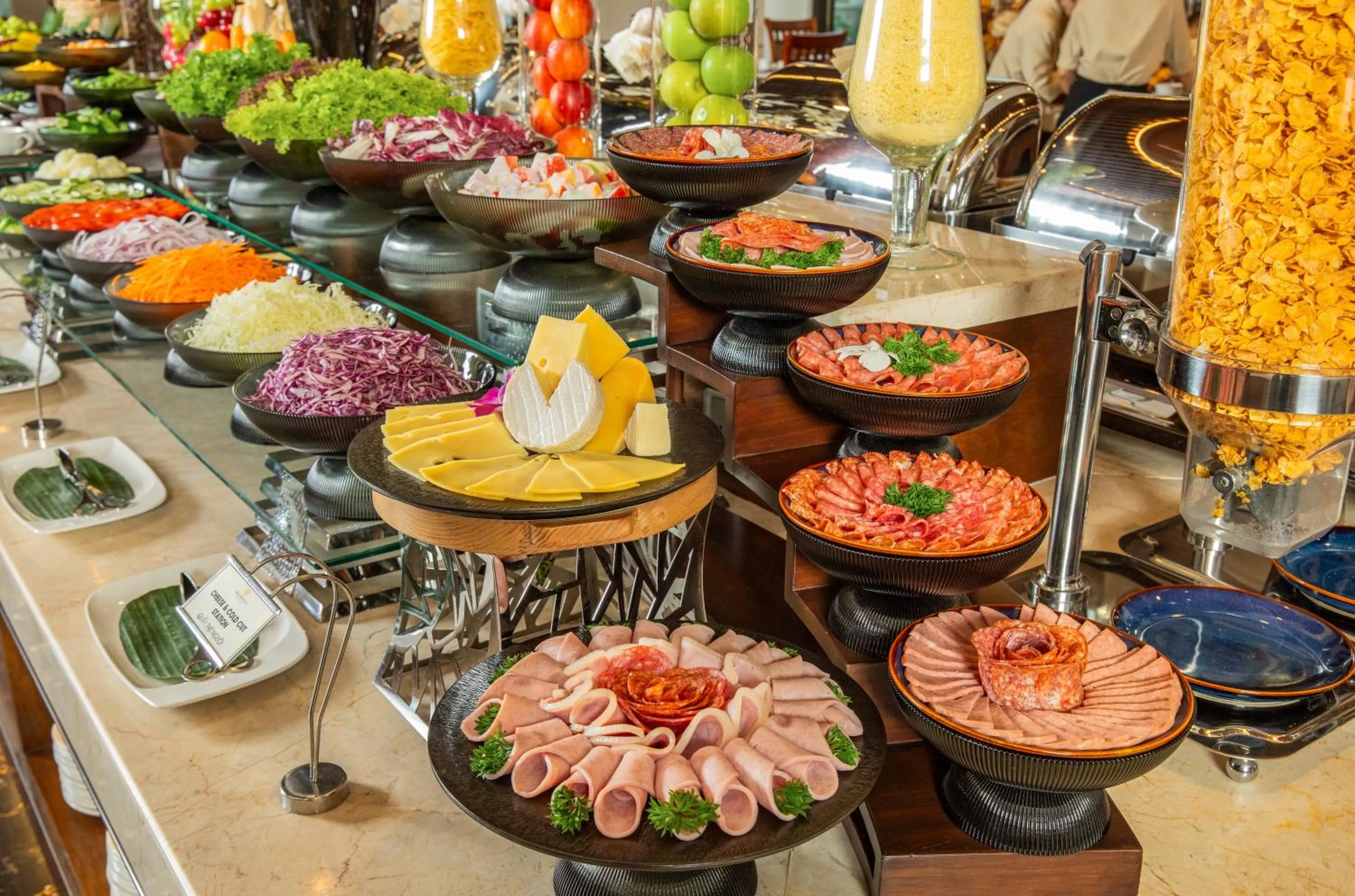 Restaurant/places to eat in Mandila Beach Hotel Danang