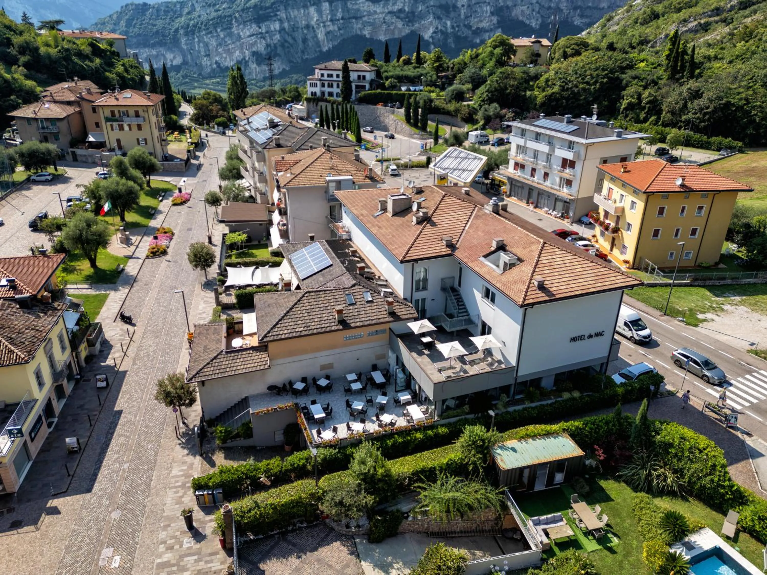 Property building in Hotel De Nac