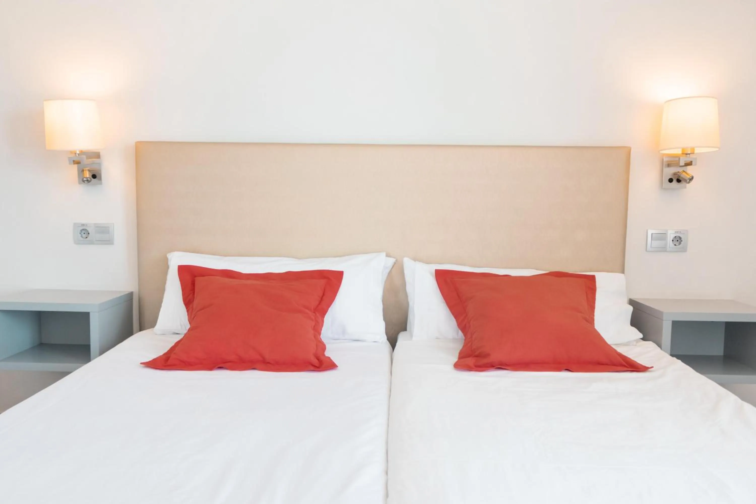 Photo of the whole room, Bed in Apartamentos El Palmar