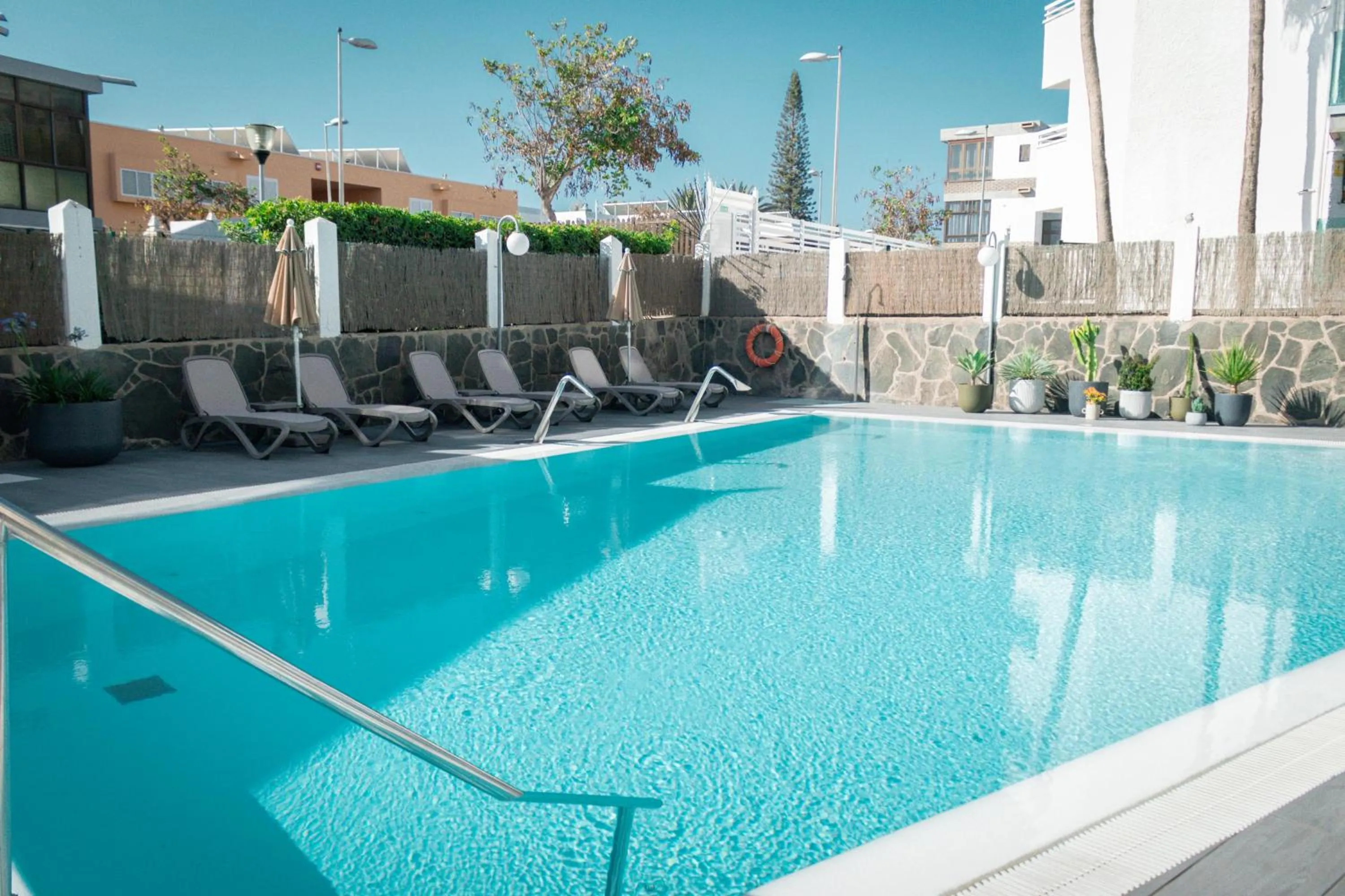 Swimming pool in Apartamentos El Palmar