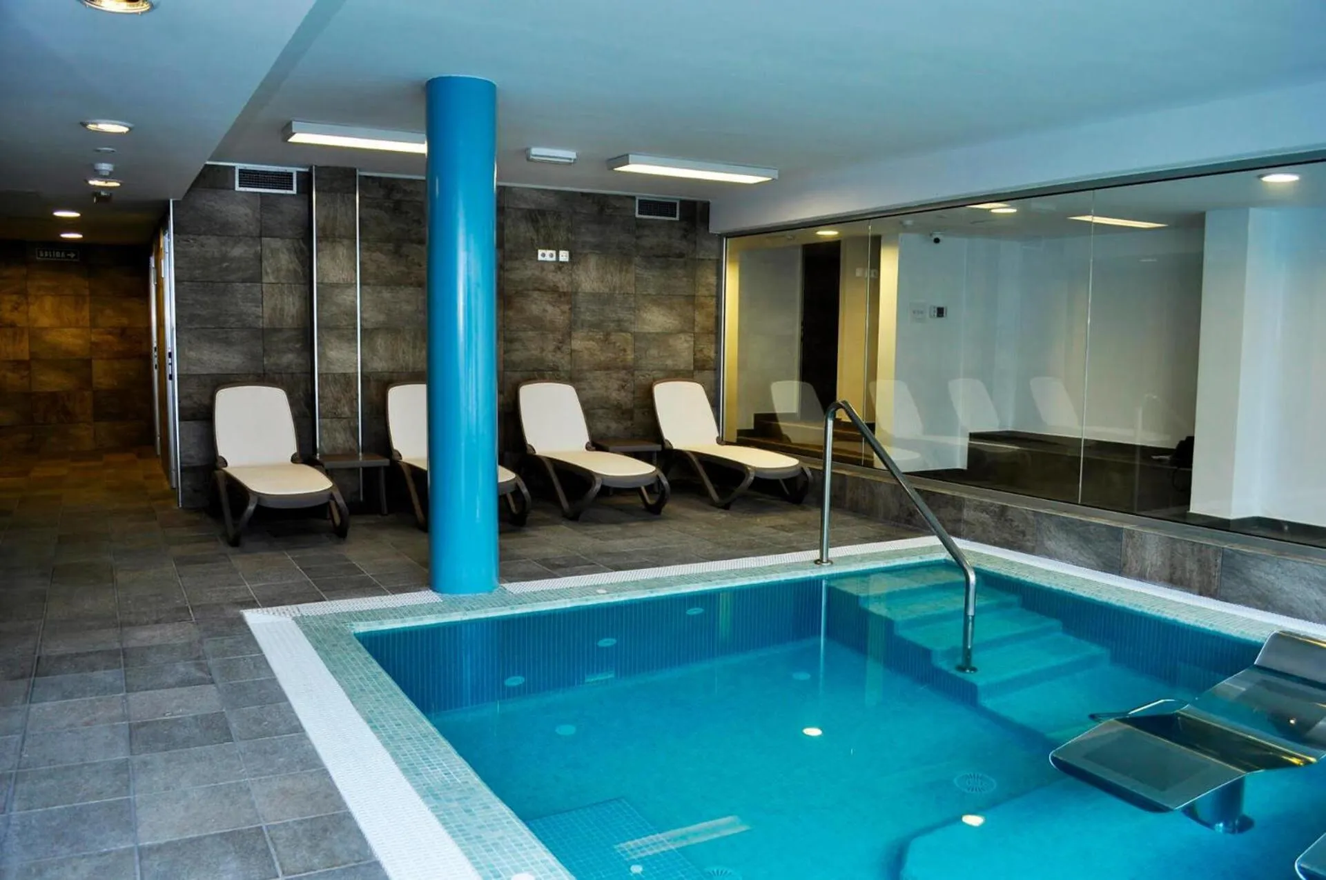 Swimming pool in Apartamentos El Palmar