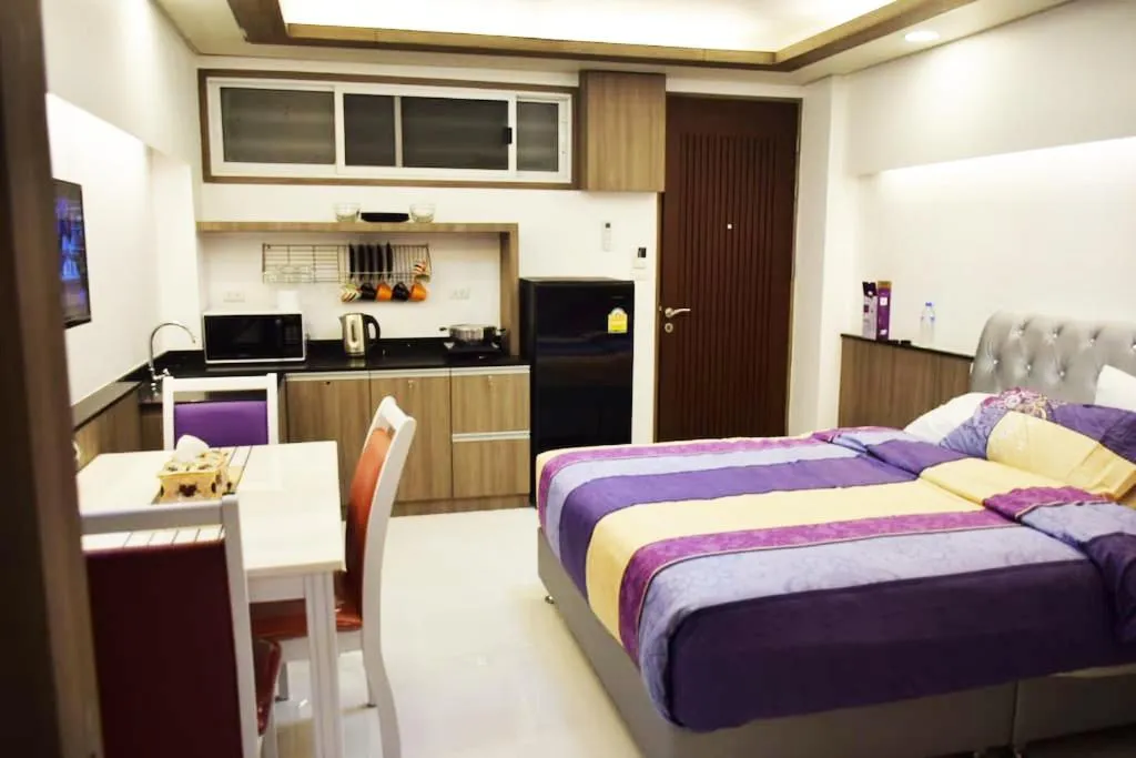 Property building, Bed in Family Suite Room Pratunam