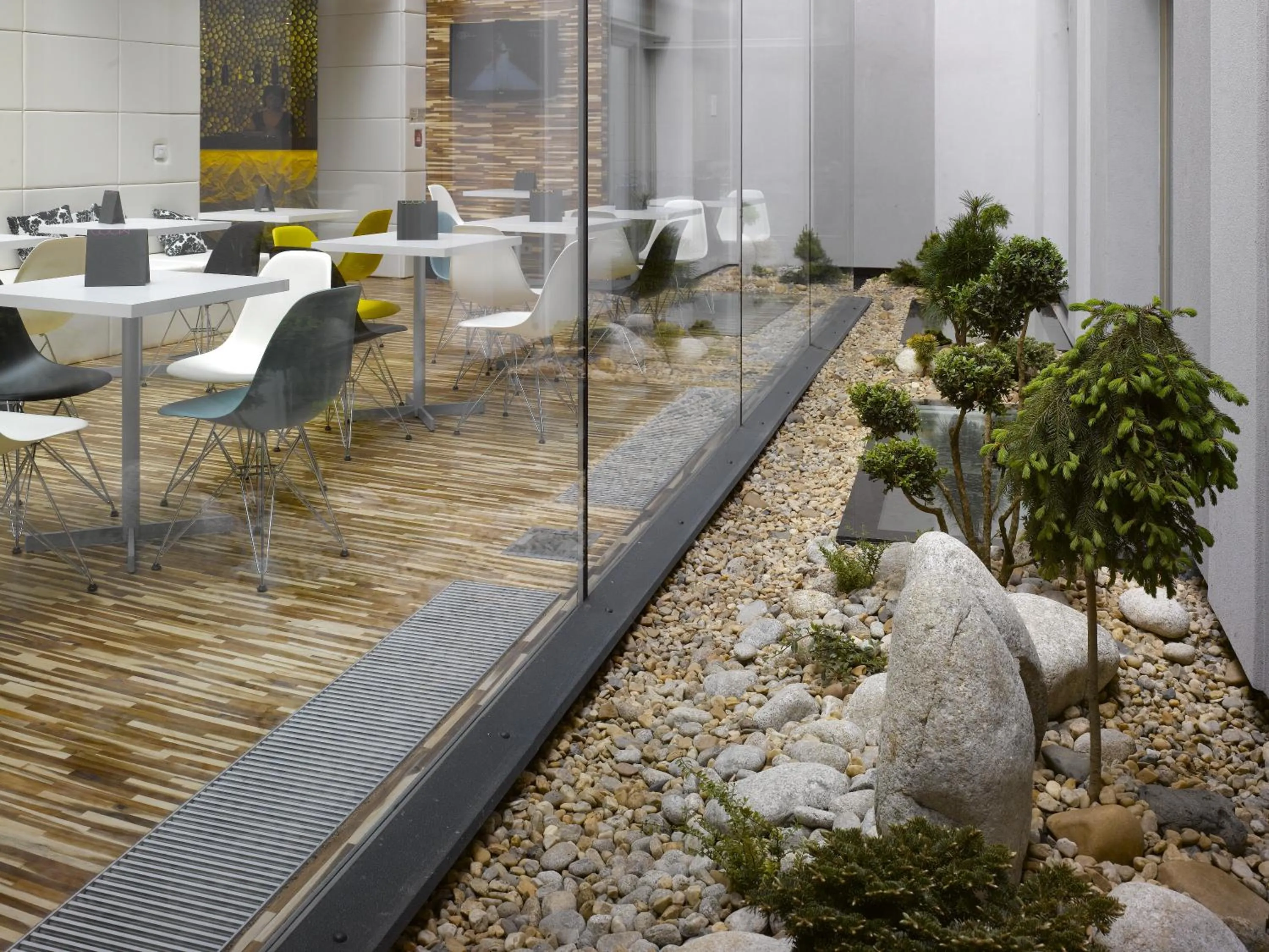 Restaurant/places to eat in MOODs boutique hotel