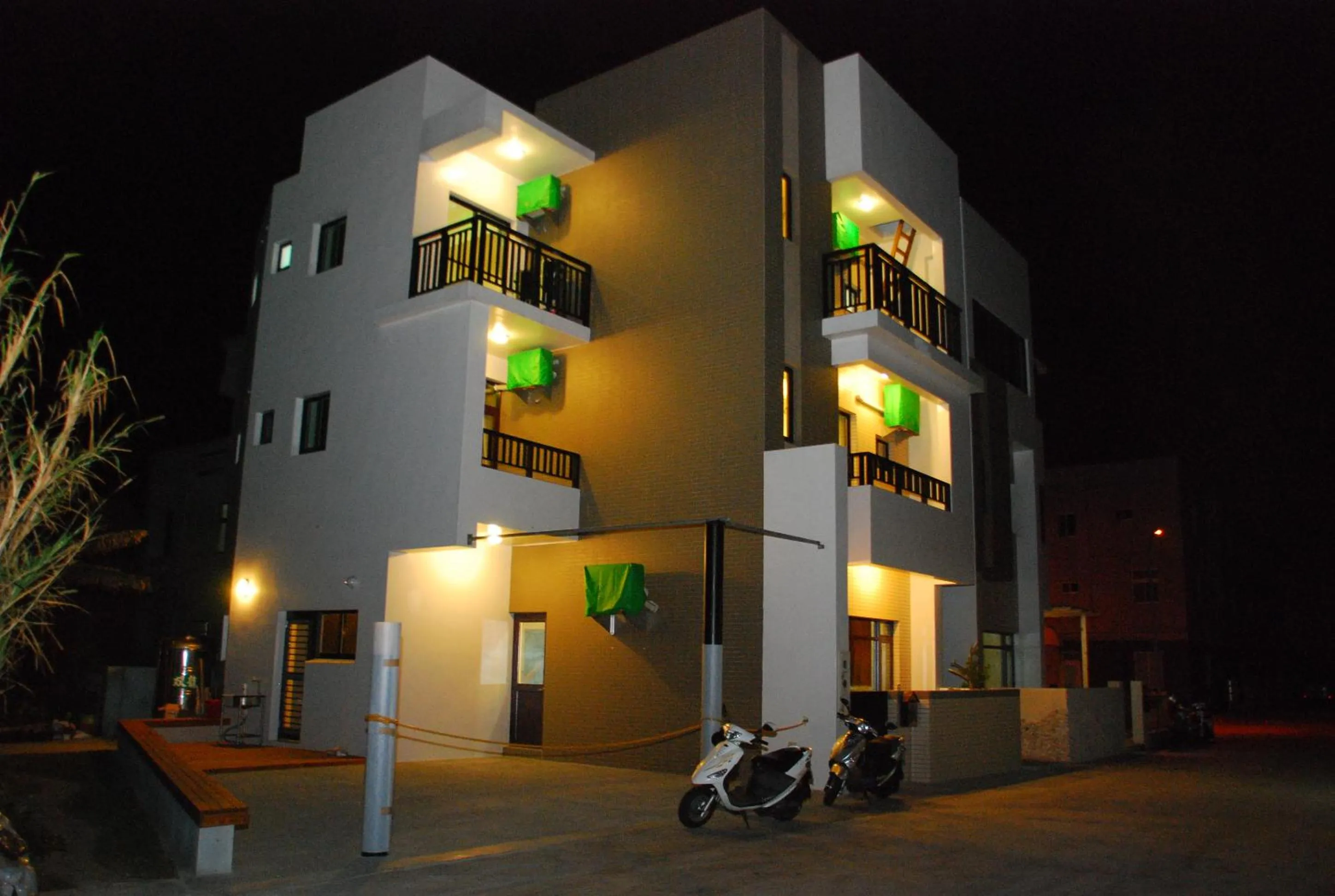 Property building in Lucky Bear Guesthouse