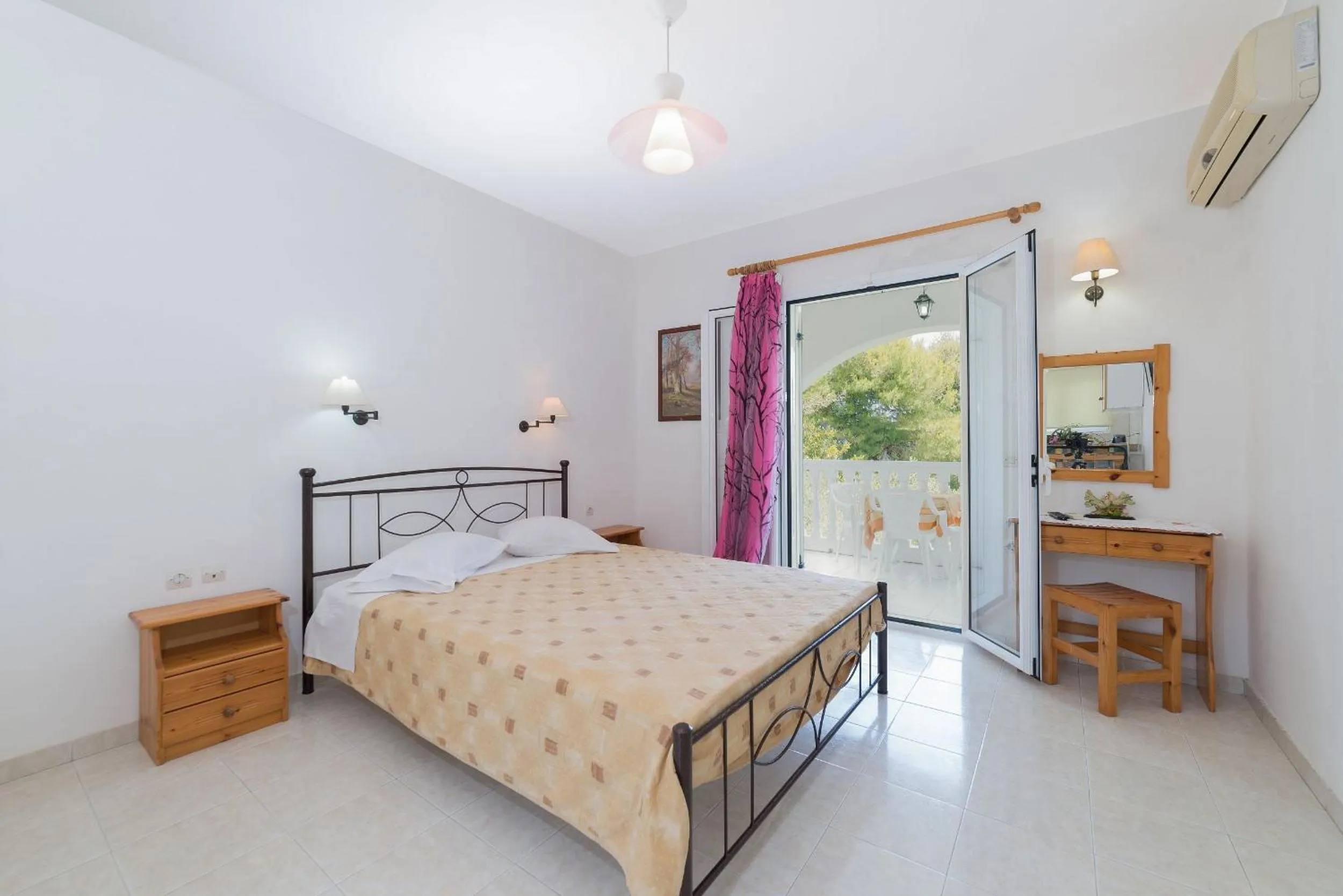 Bedroom, Bed in Ruassi Studios