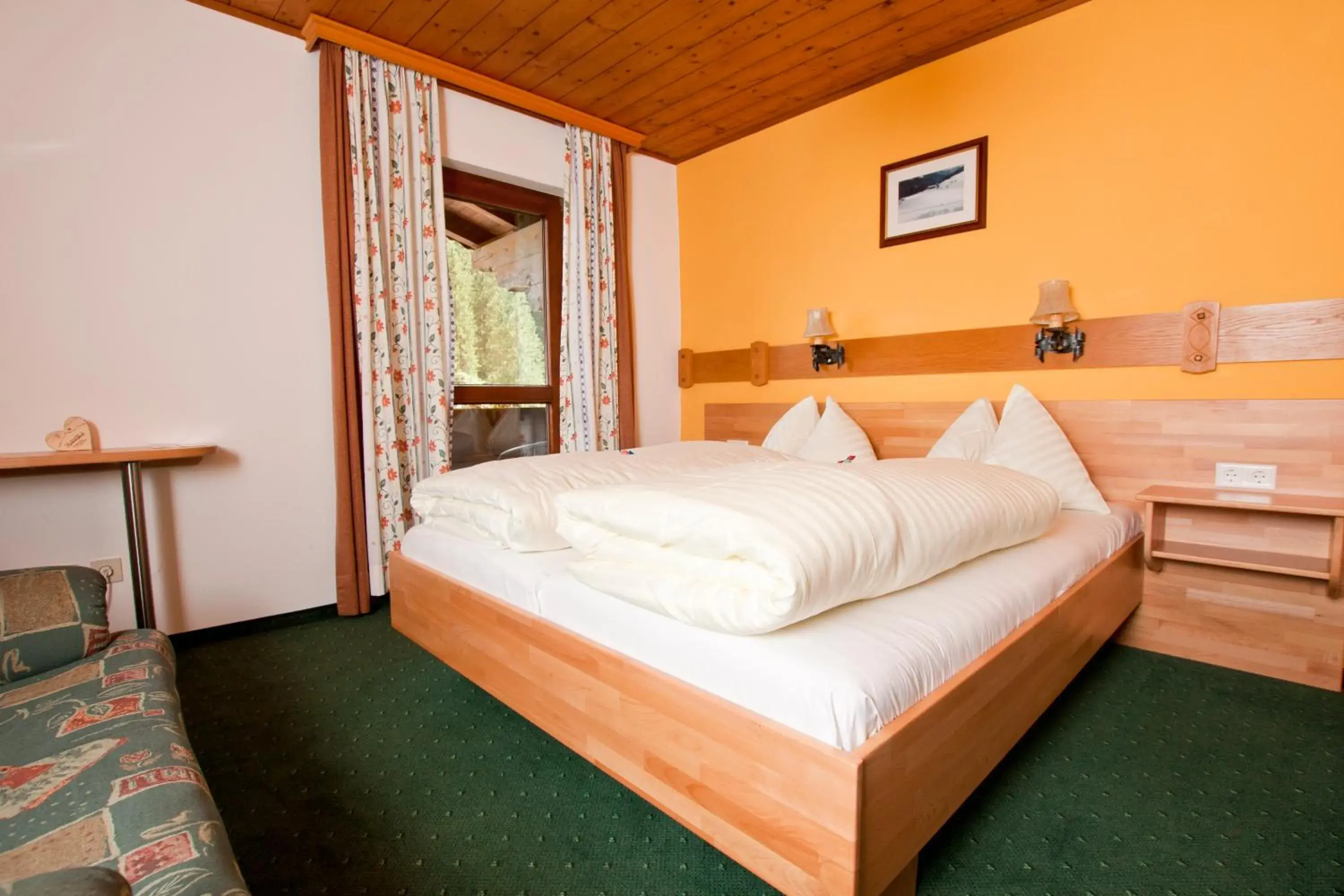 Budget Double Room in Berghotel Lämmerhof Budget Double Room in Berghotel Lämmerhof