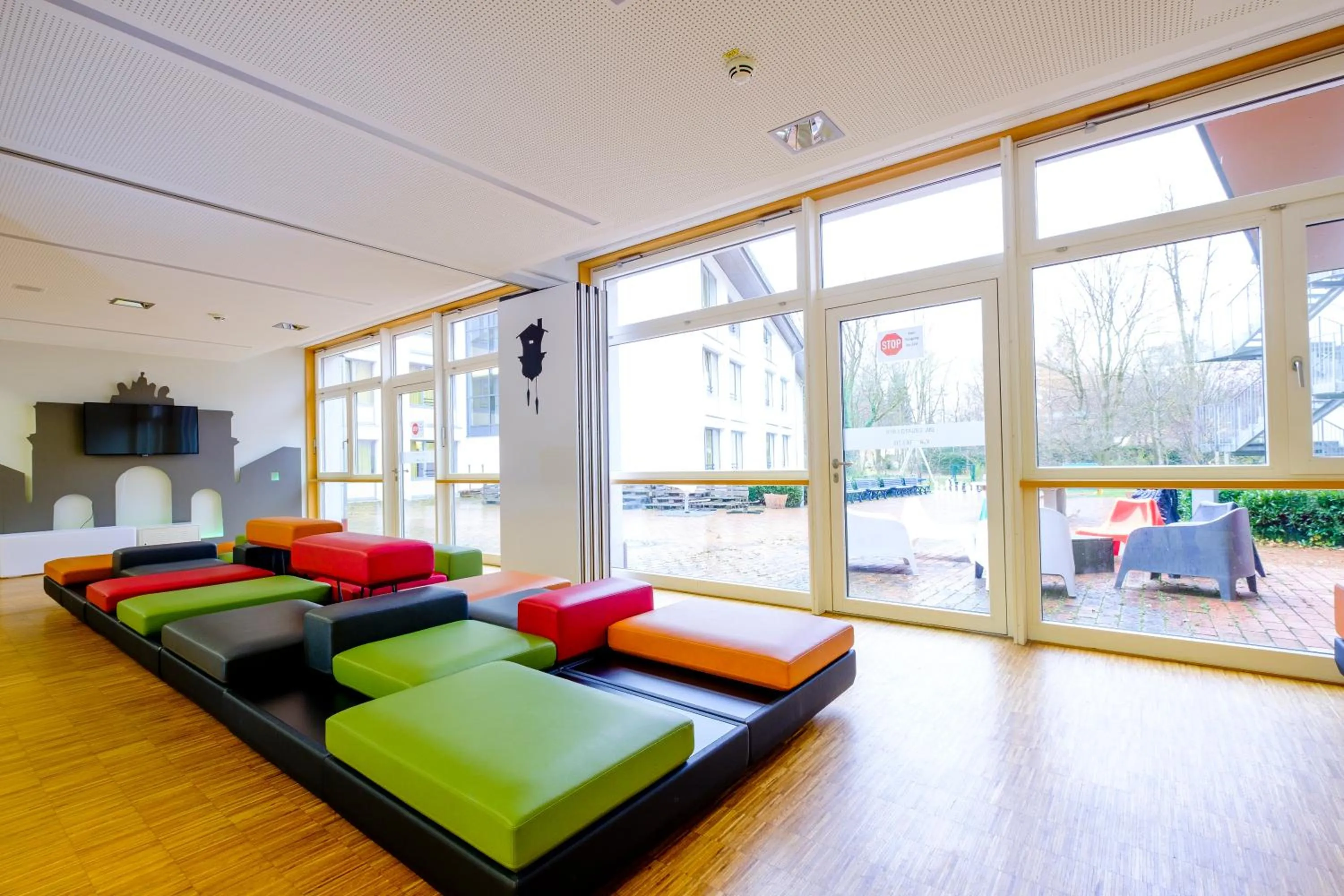 Garden view, Bed in HI Munich Park Youth Hostel