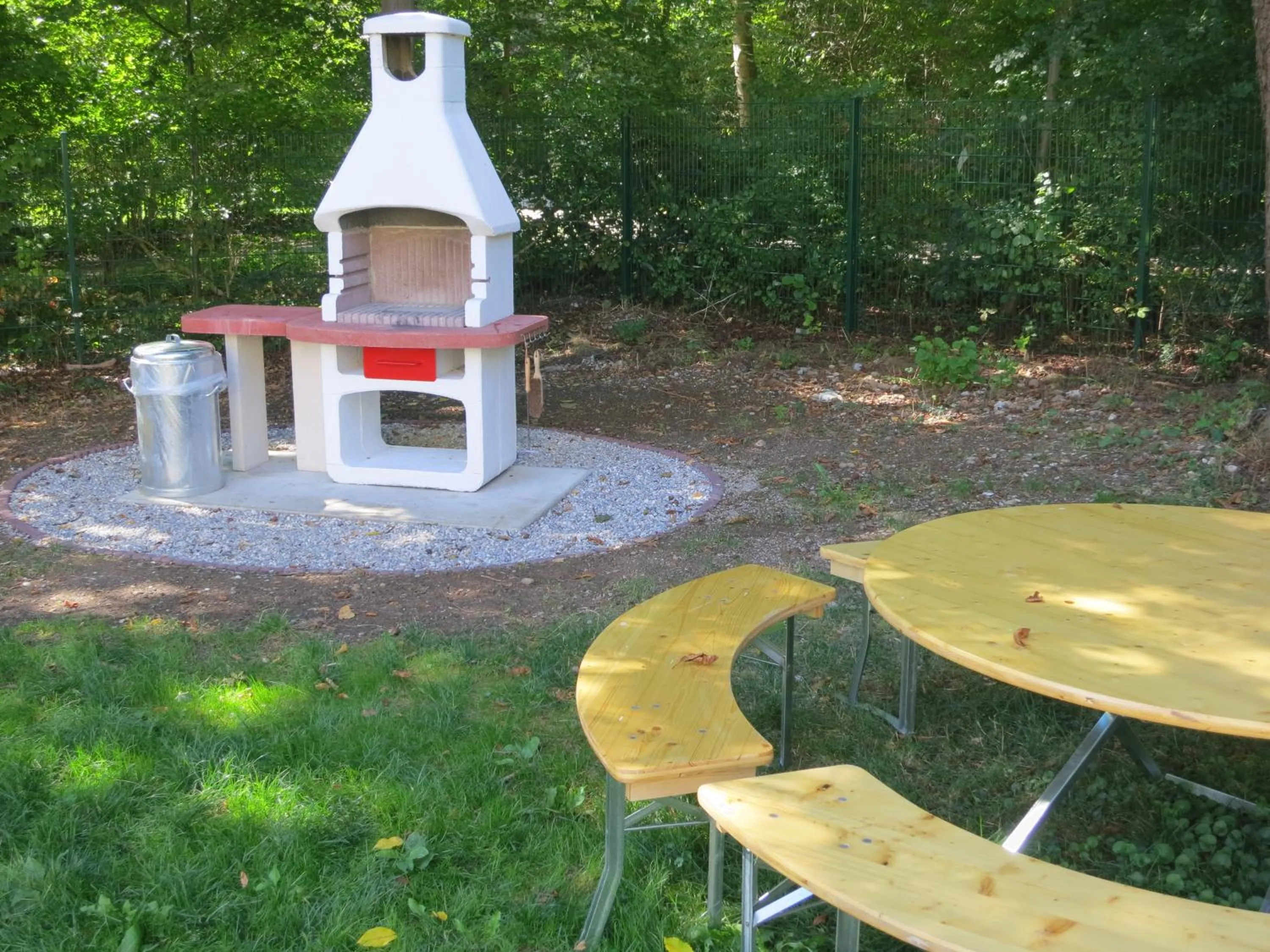 Patio in HI Munich Park Youth Hostel