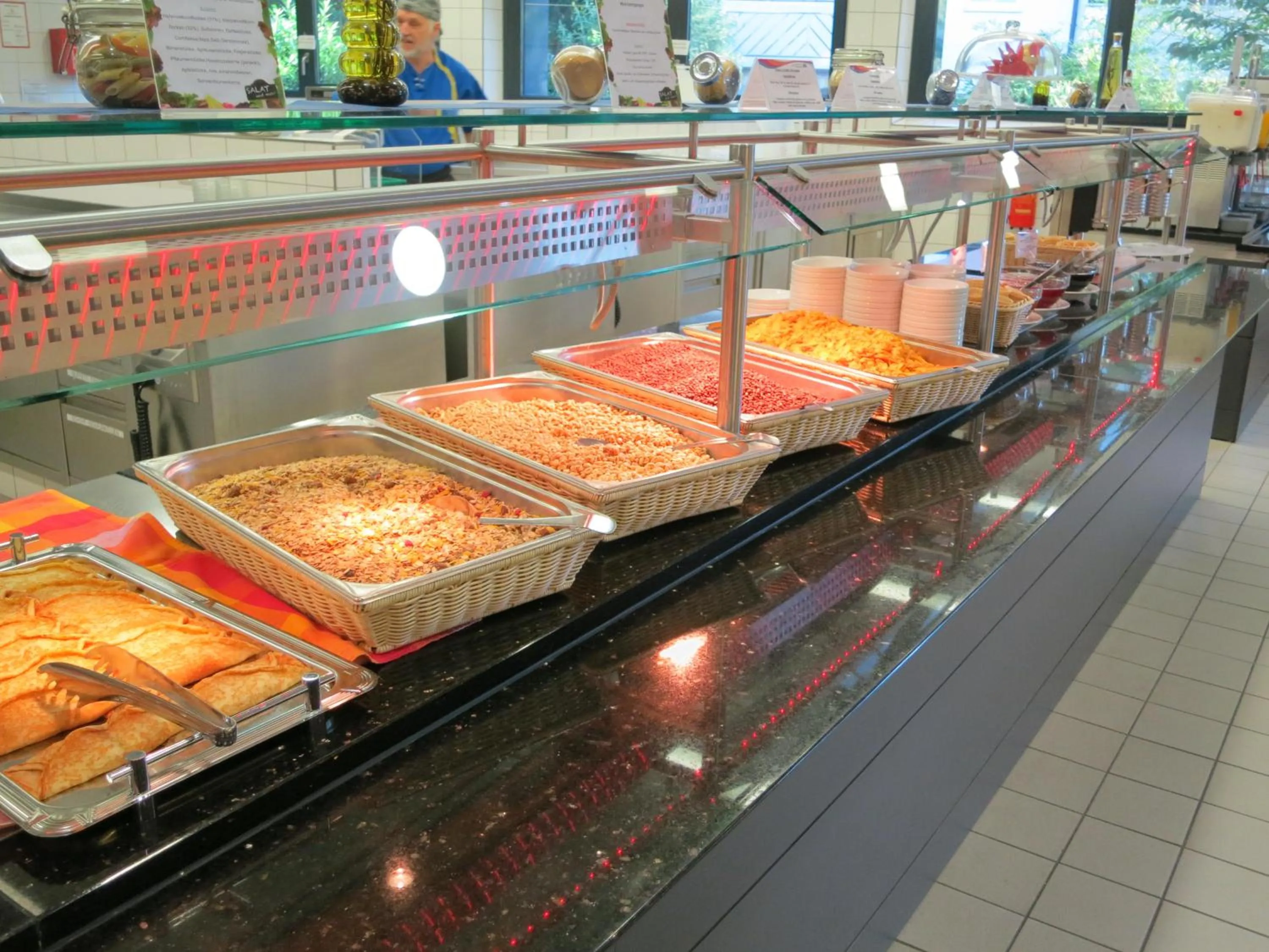 Buffet breakfast in HI Munich Park Youth Hostel