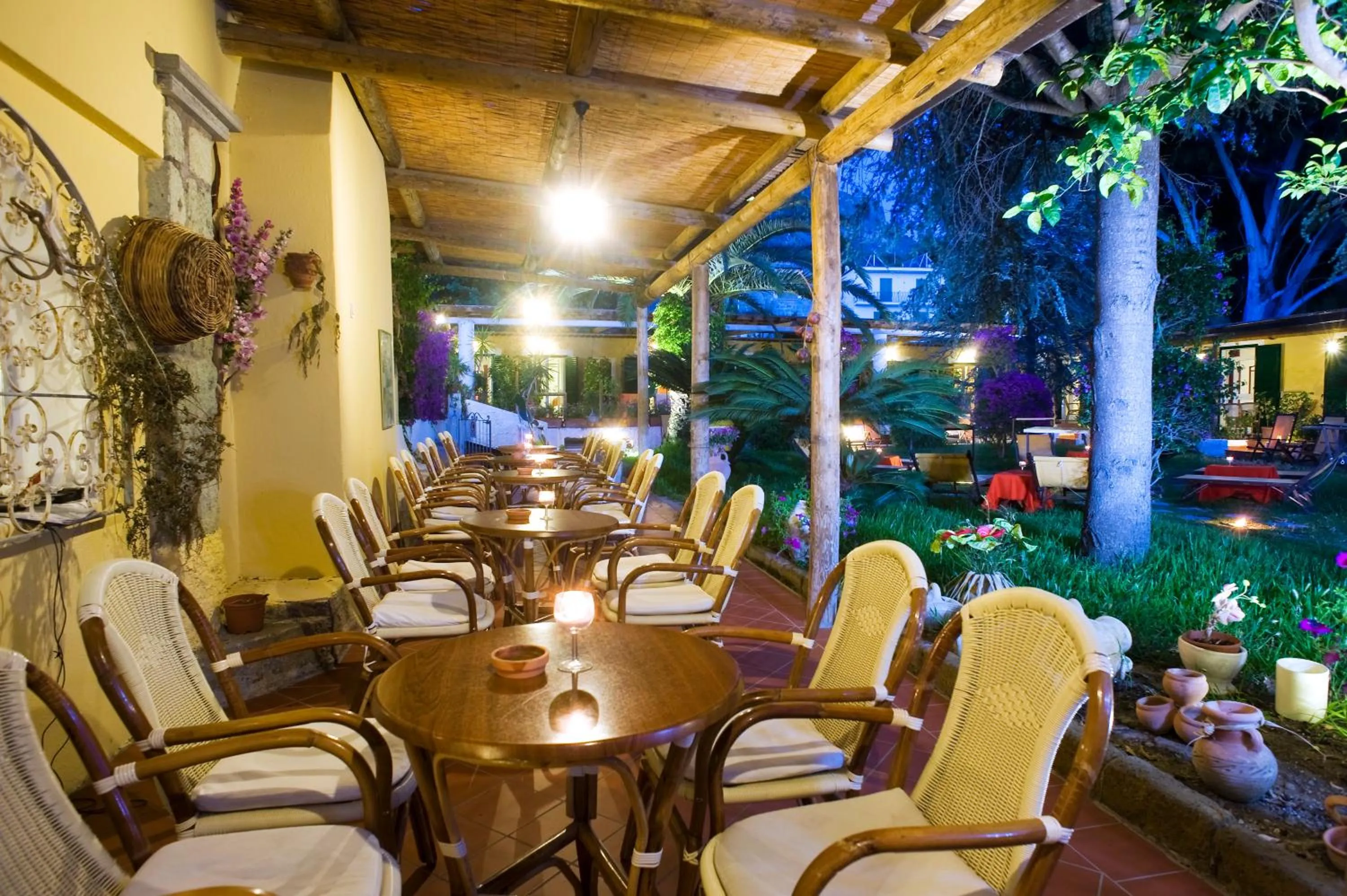 Restaurant/places to eat in Villa Angela Hotel & Spa