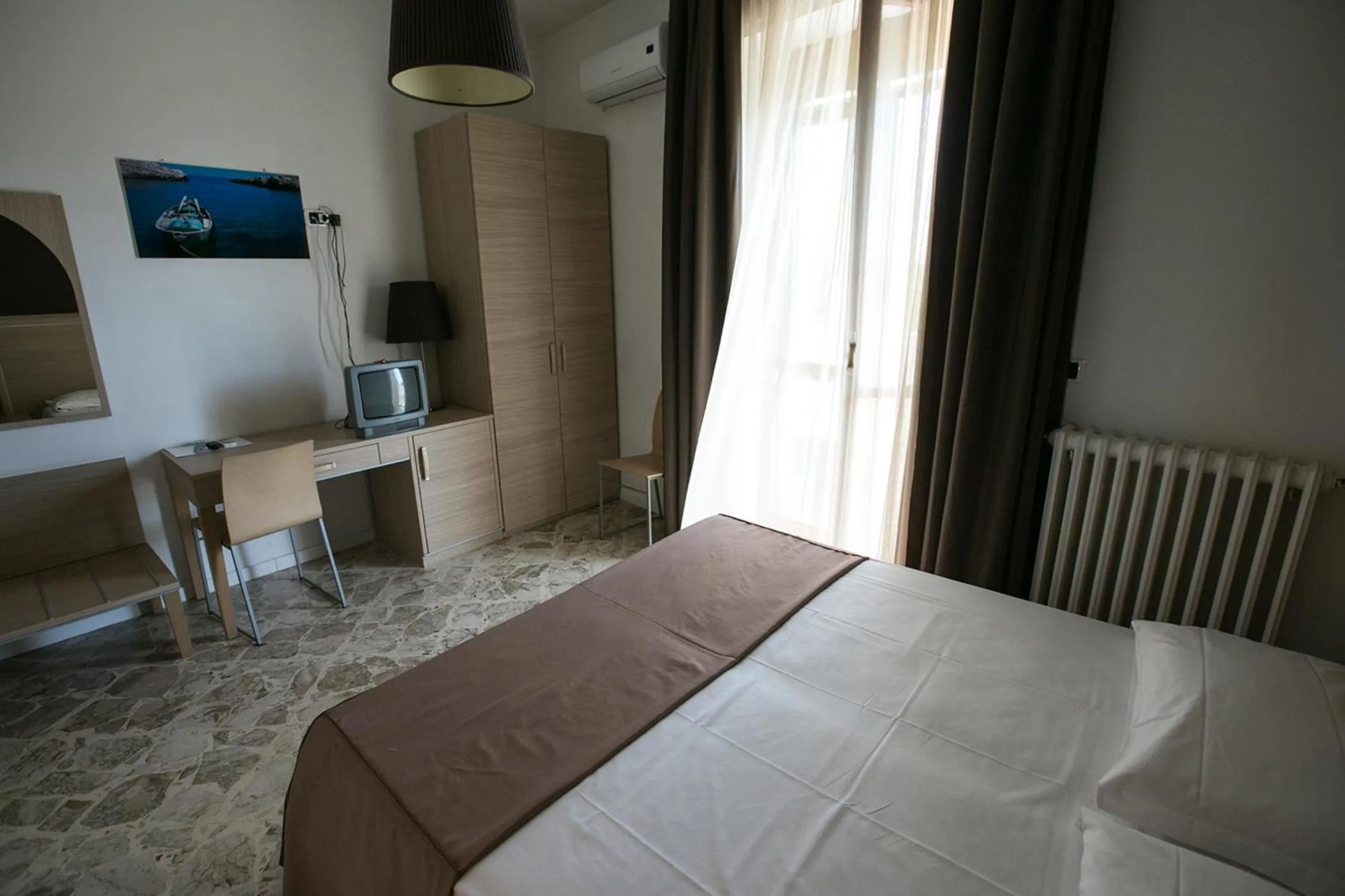 Photo of the whole room, Bed in Villa Del Mar