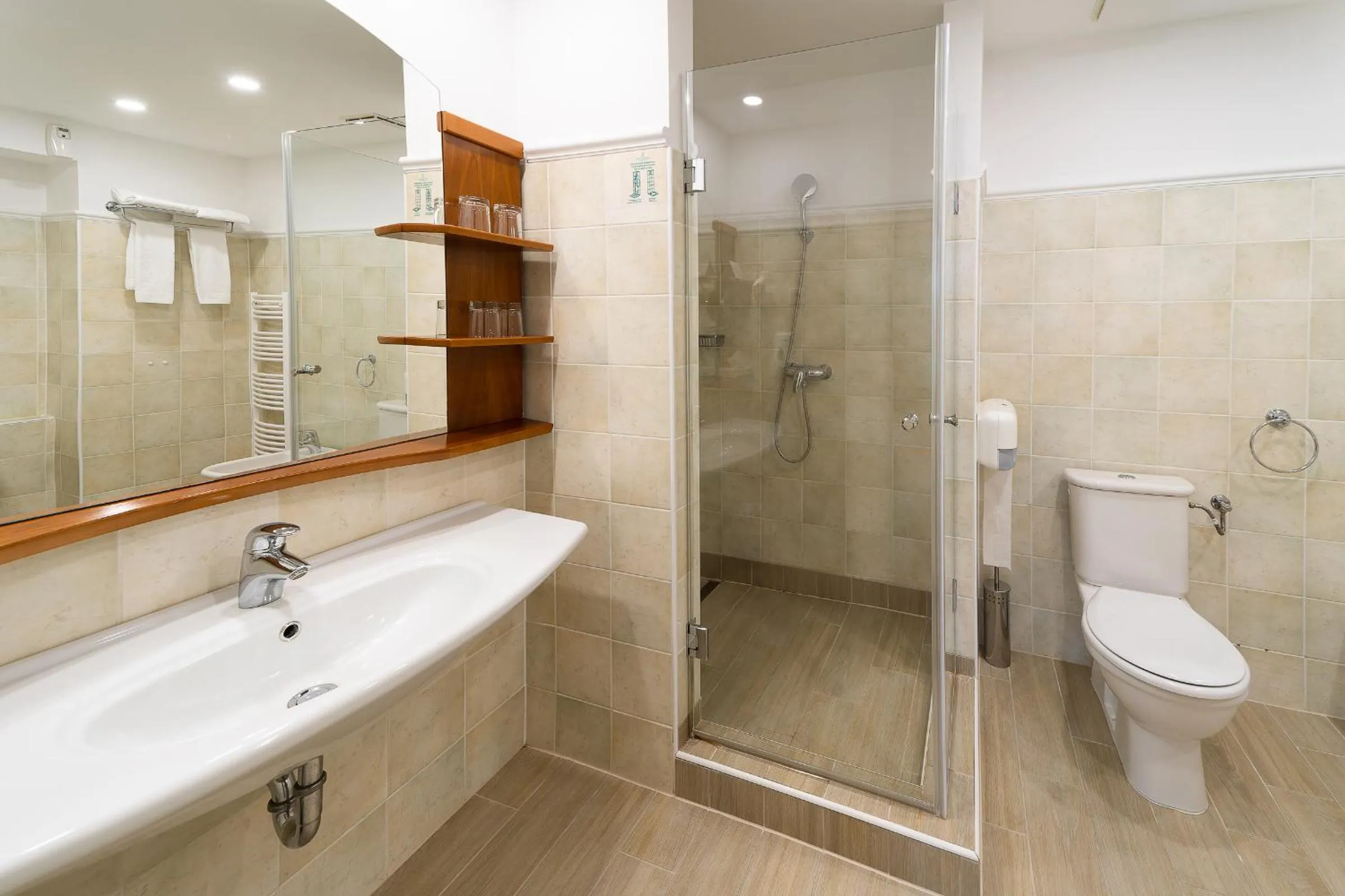 Shower in Hotel Karos Spa