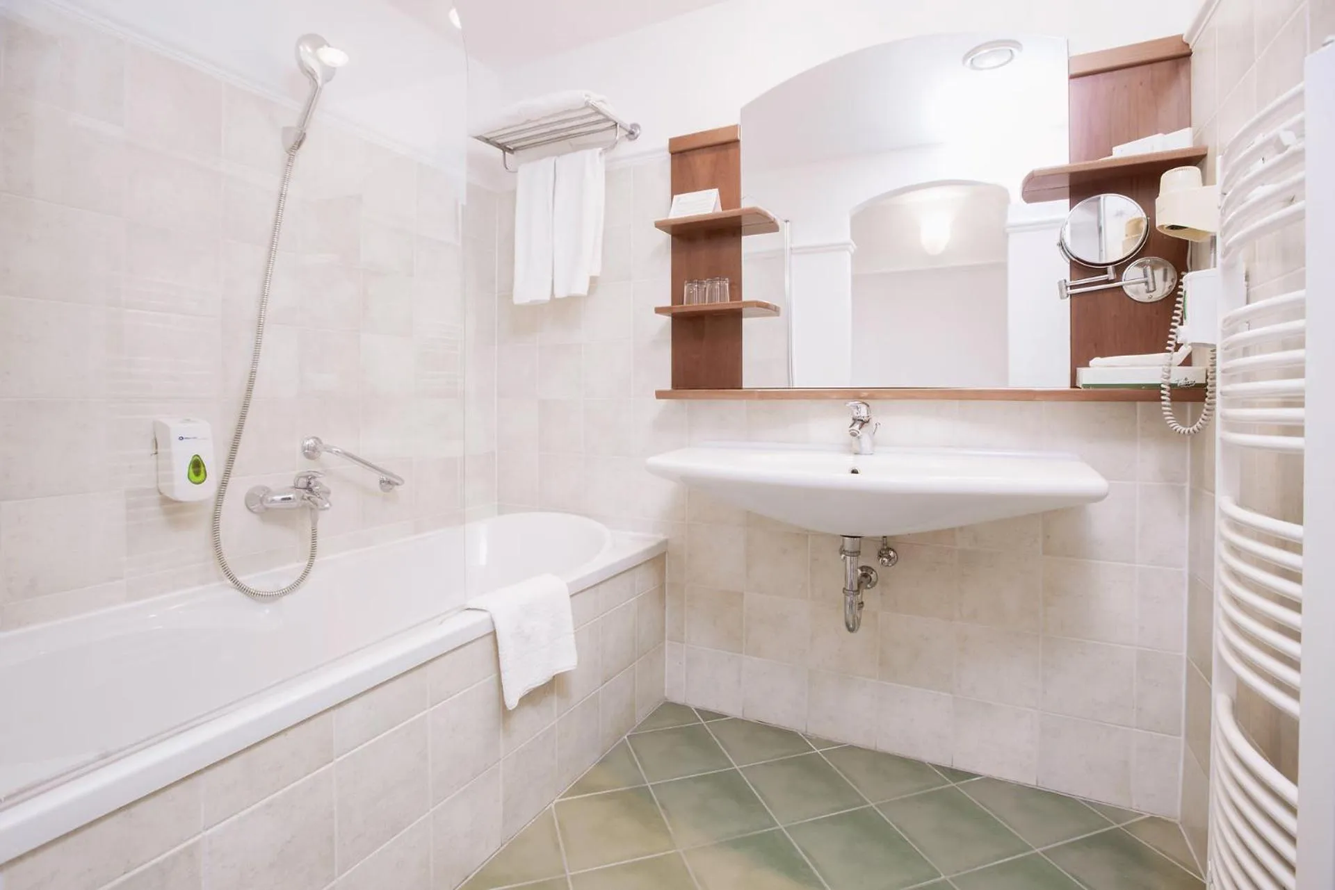 Bathroom in Hotel Karos Spa