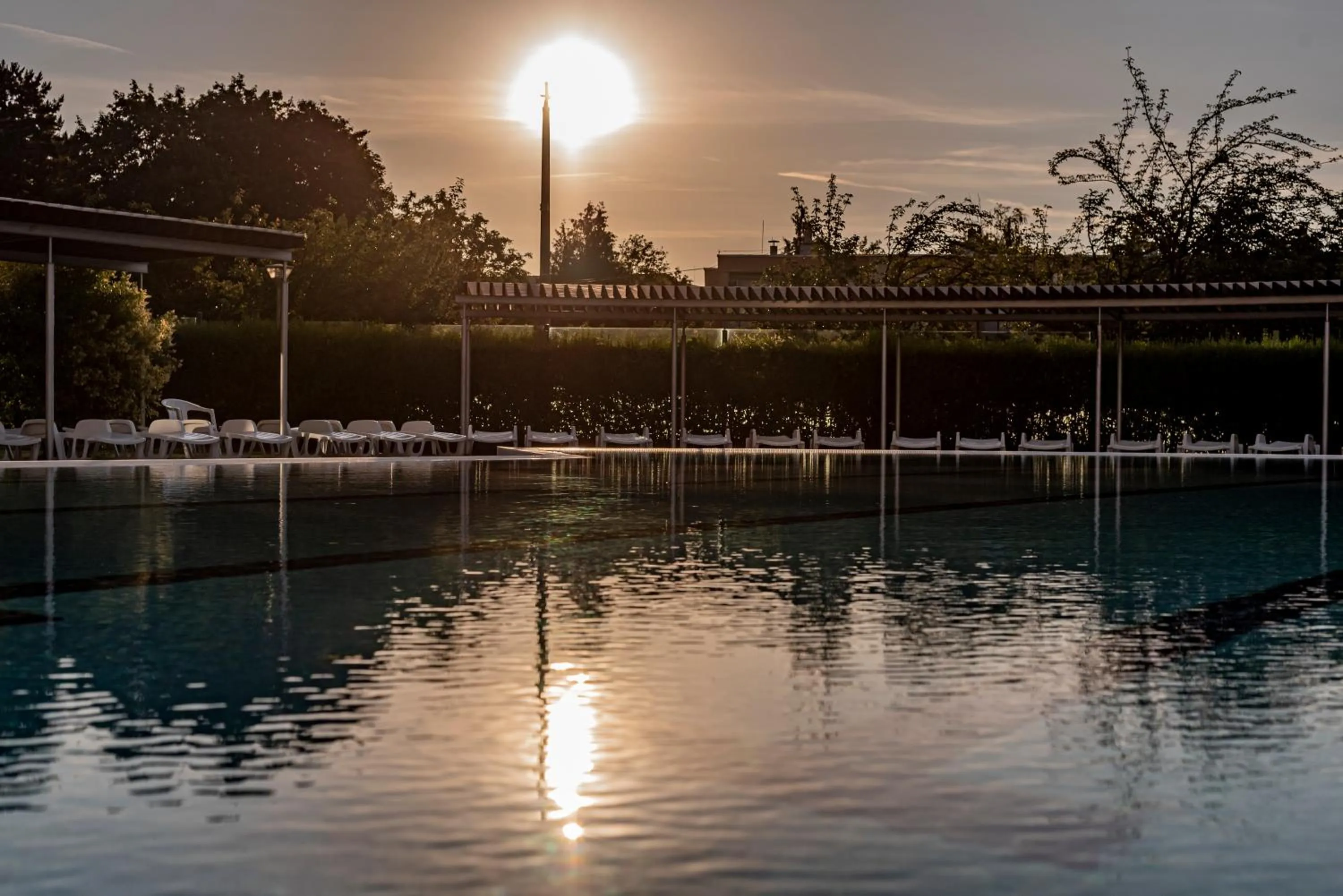 Swimming pool in Hotel Karos Spa