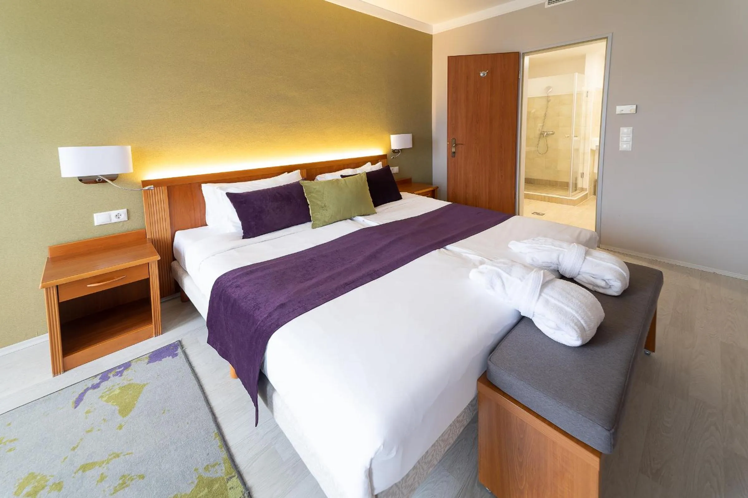 Bed in Hotel Karos Spa