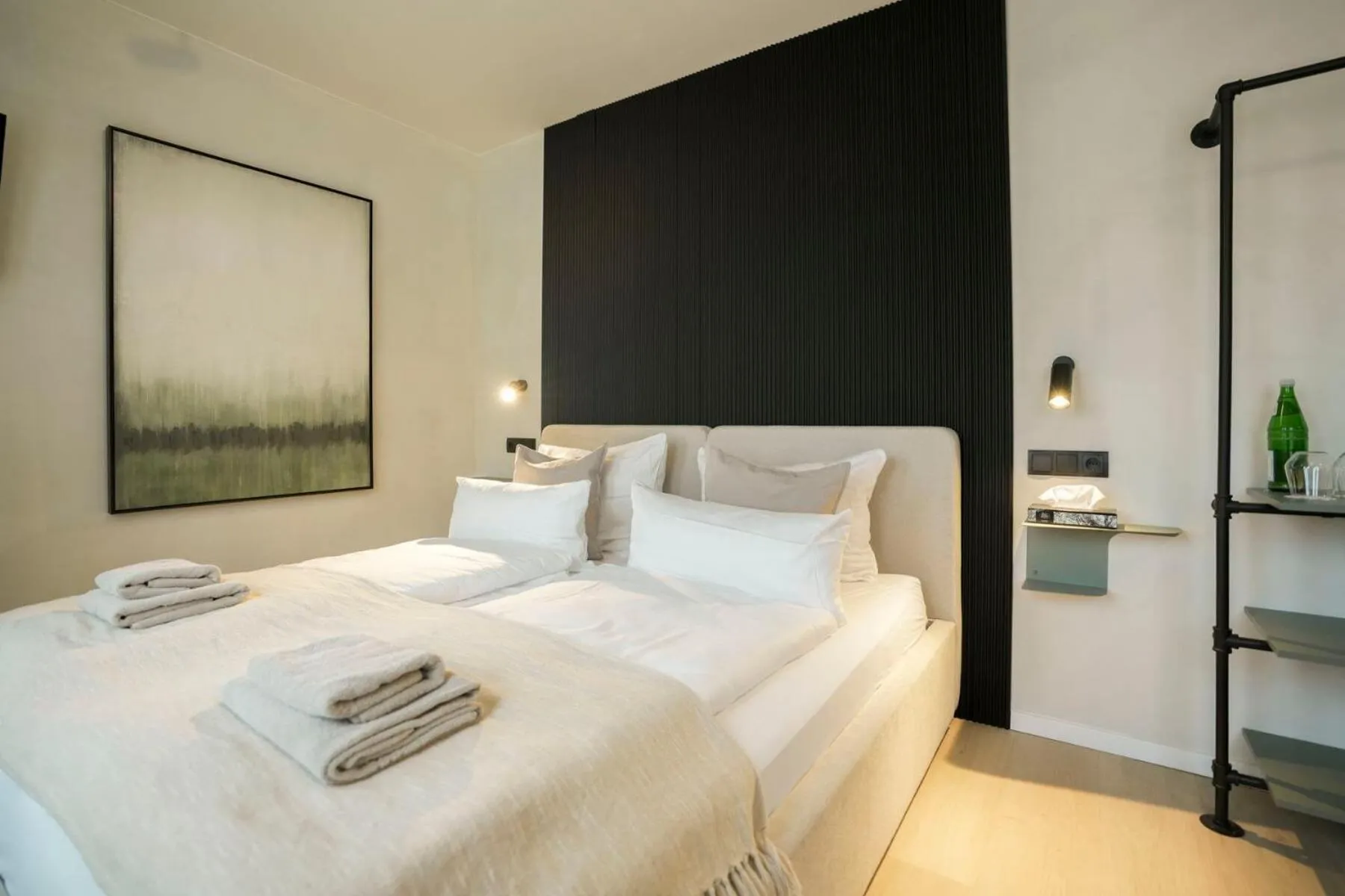 Bed in Hotel Weinhaus Kreuter