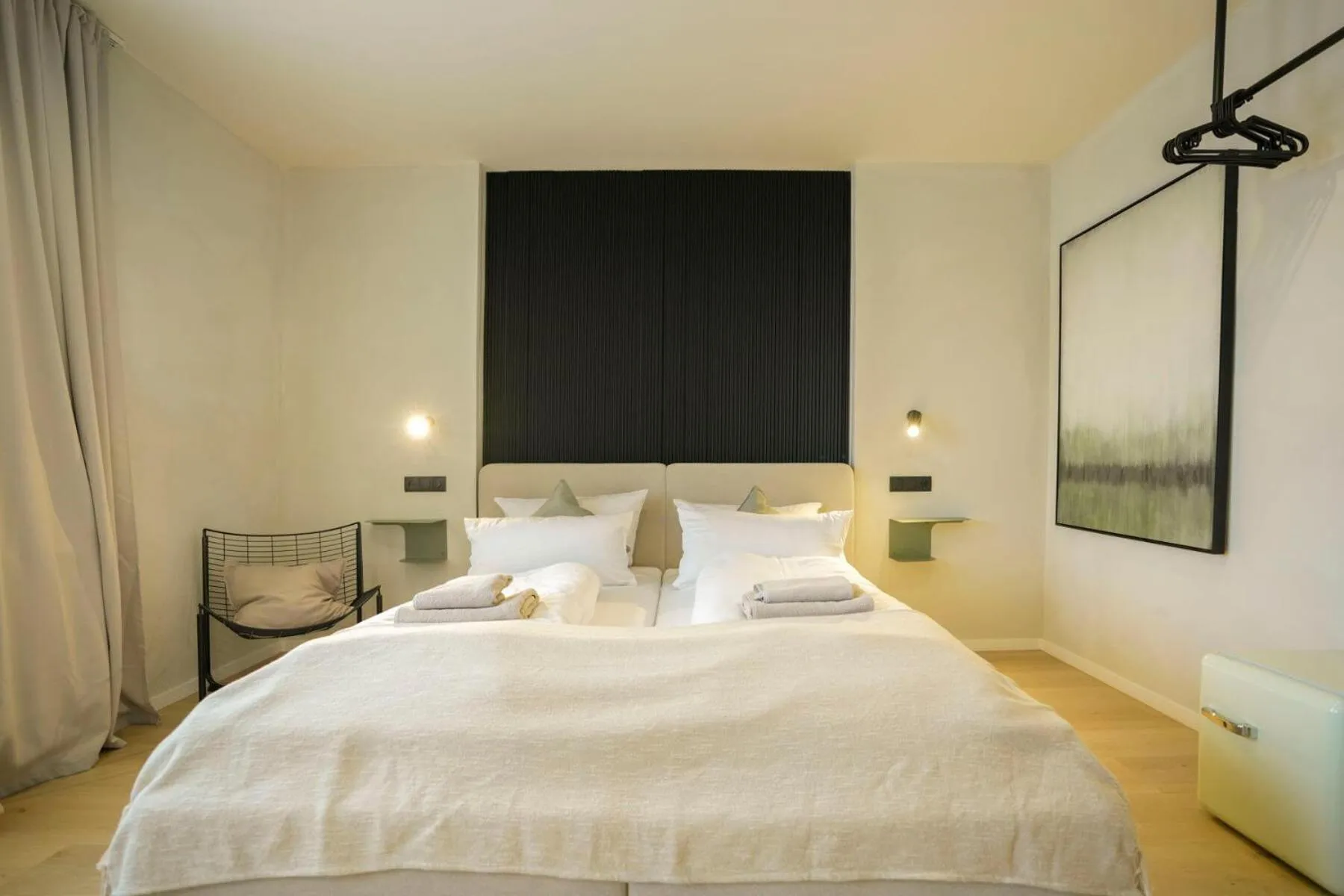 Bed in Hotel Weinhaus Kreuter