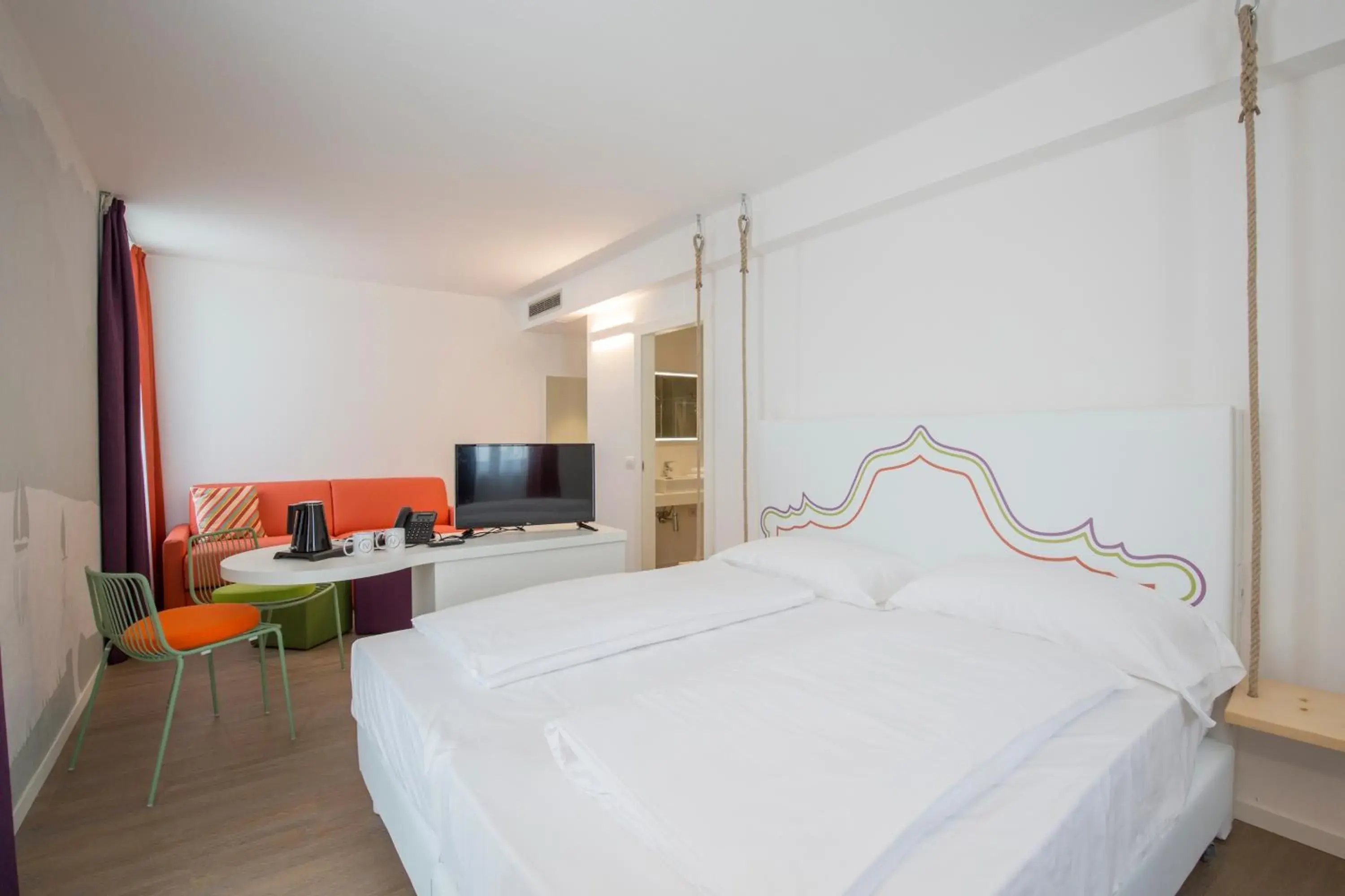 Superior Double or Twin Room in Holiday IV Gardan Superior Double or Twin Room in Holiday IV Gardan