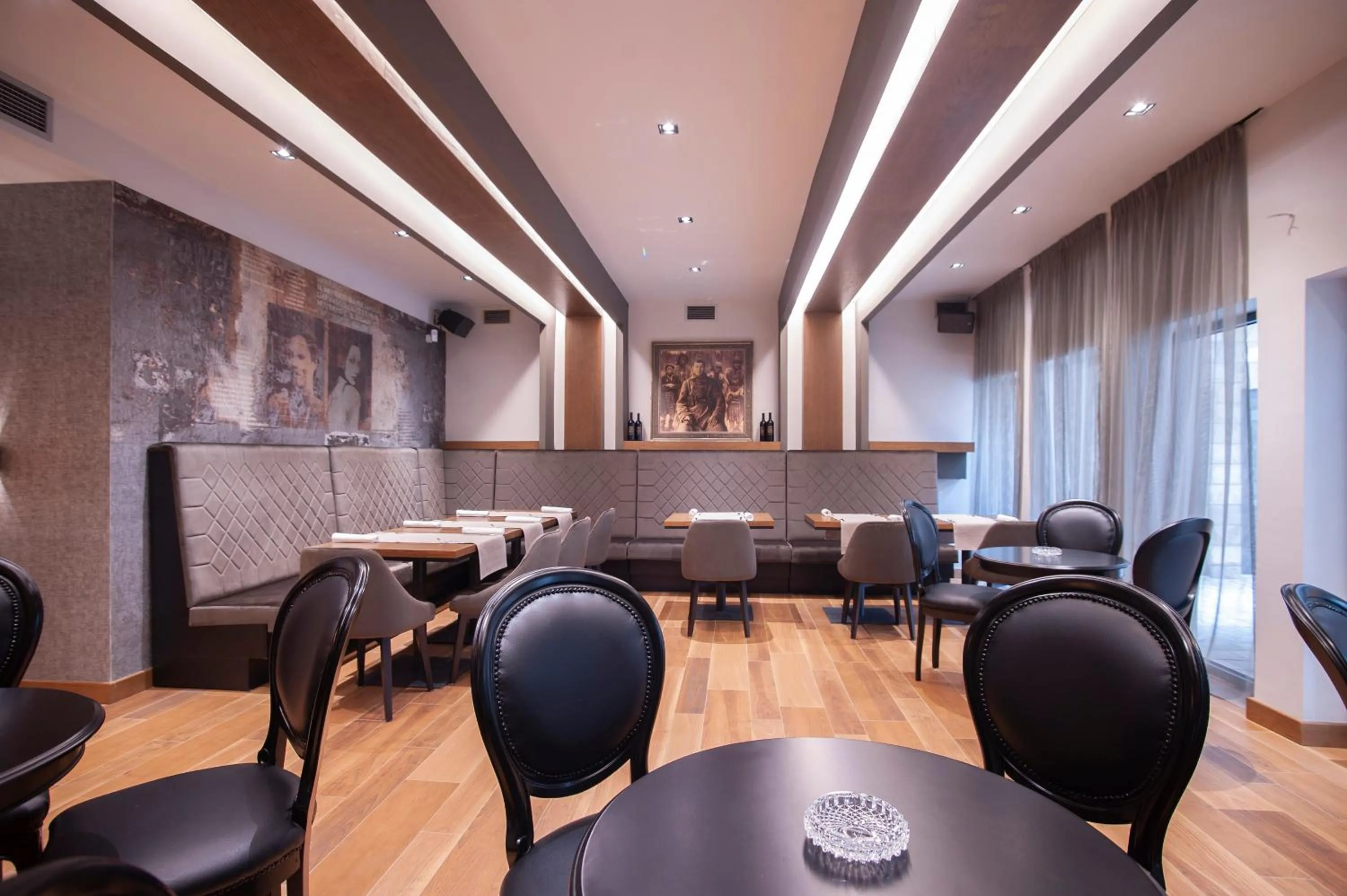 Restaurant/places to eat in Hotel Admiral