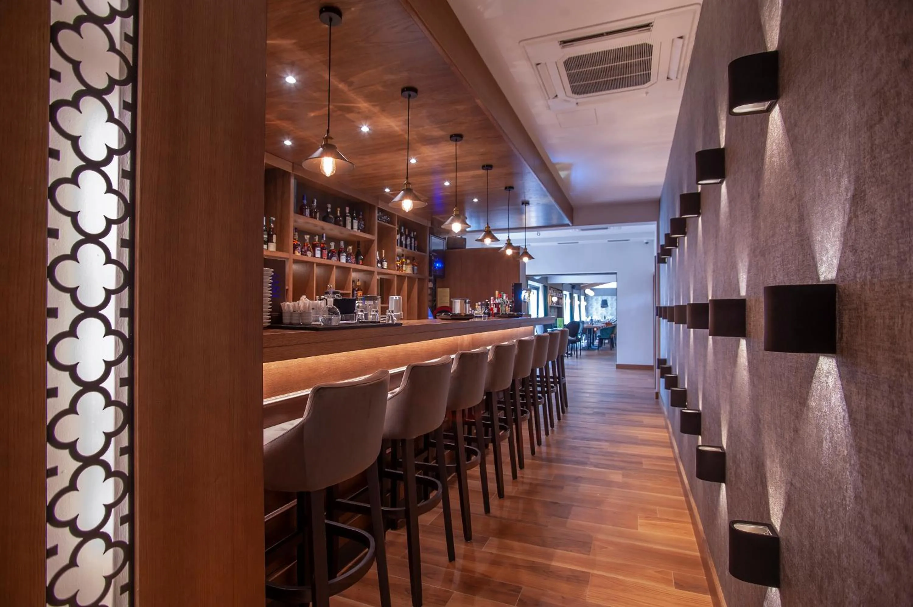 Restaurant/places to eat in Hotel Admiral