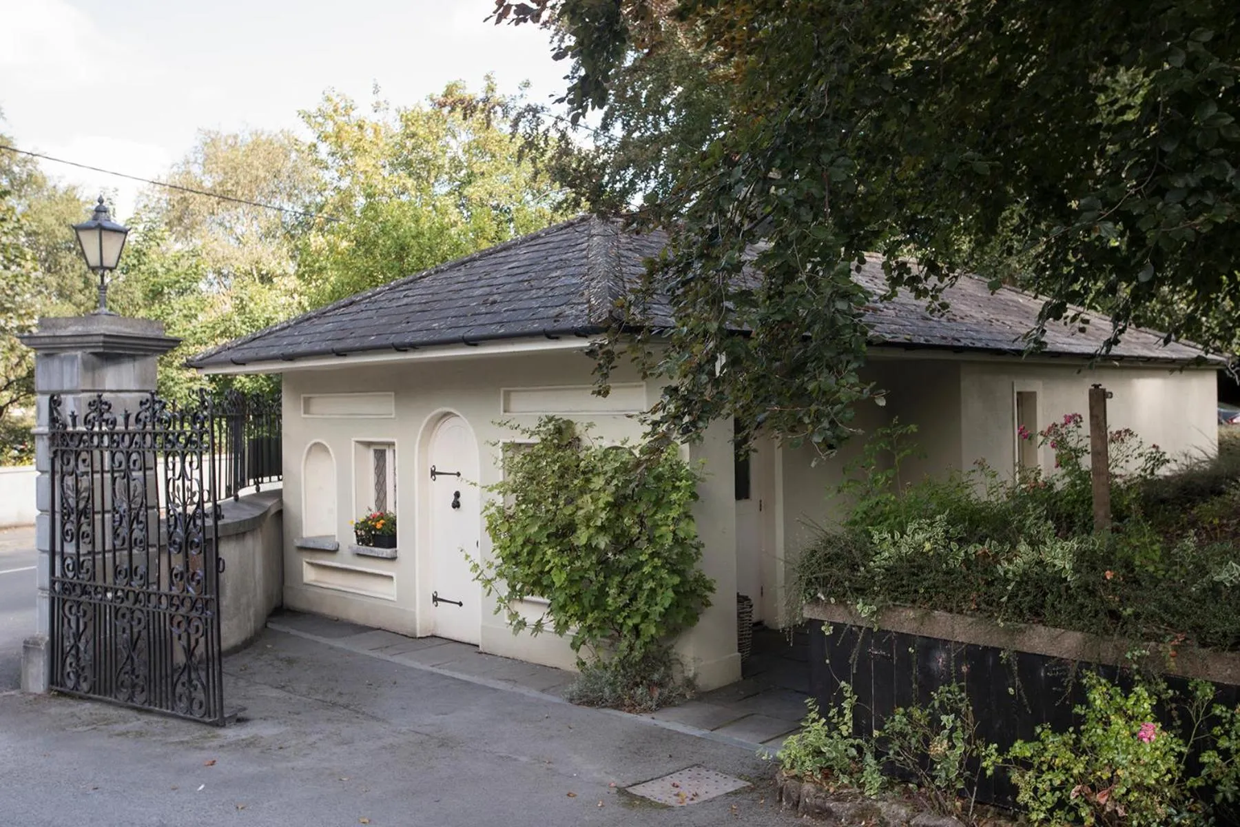 Facade/entrance in Raheen House Hotel